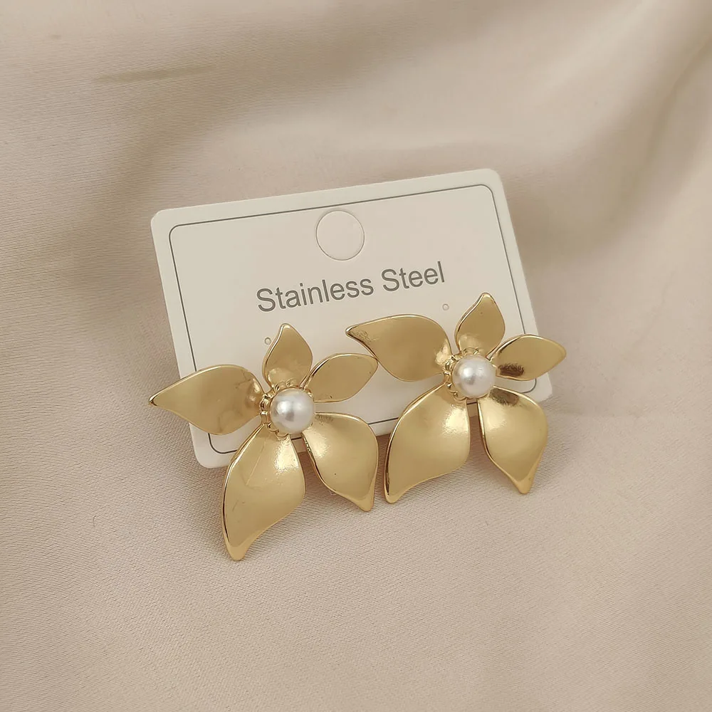 Charming maple leaf shape emerald gold plated 18K women's earrings, high quality waterproof earrings, wife's gift thumbnail 5
