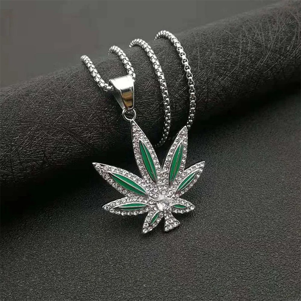 Personalized Punk Hip-hop Jewelry Necklace With Oil Inlaid Diamond Alloy Maple Leaf Pendant And Accessory Material thumbnail 4