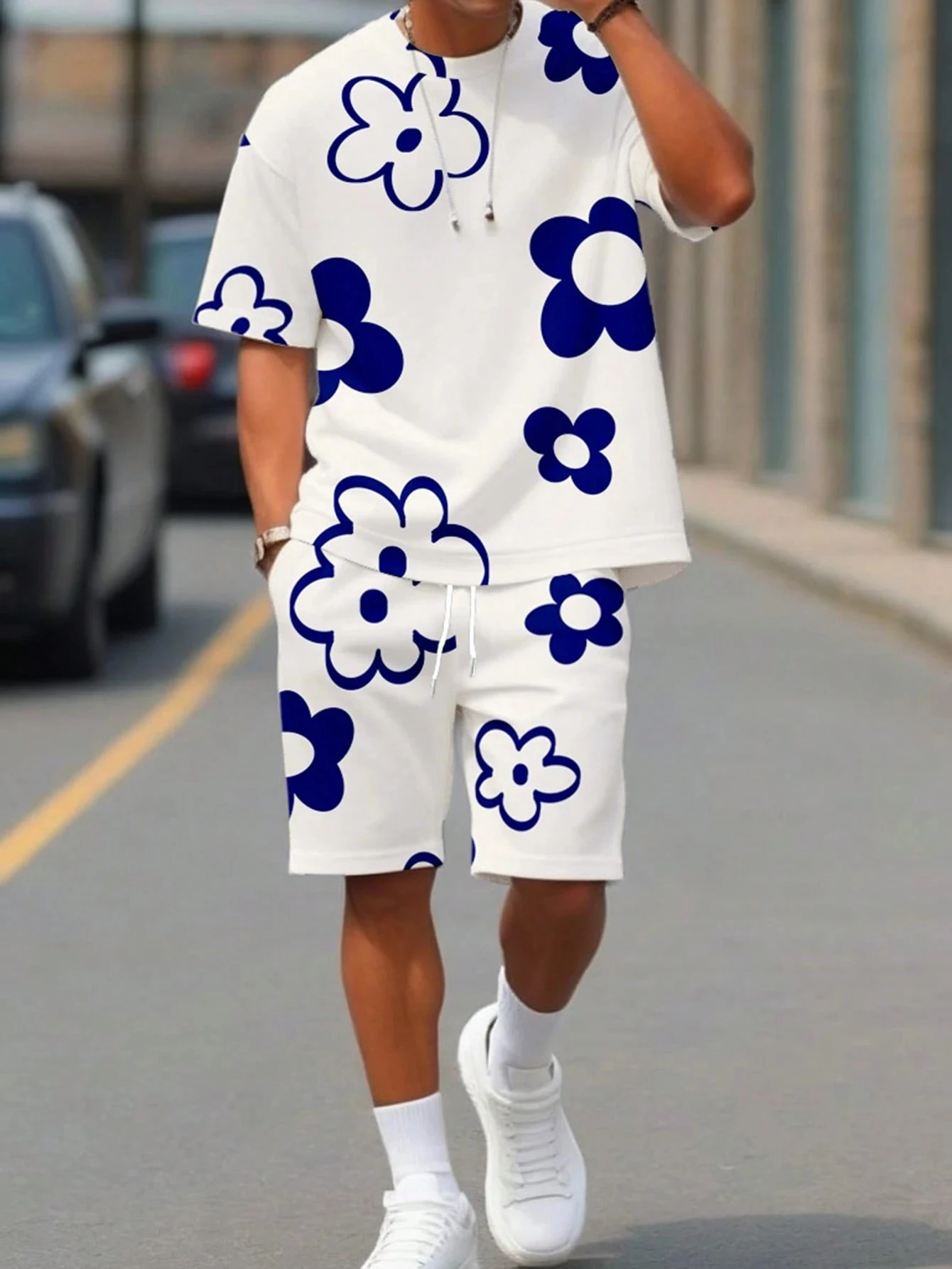 Fashion Men's Black and White Flower Graphic Print T-shirt Shorts 2-piece Set O-neck Short Sleeve Top Elastic Waist Shorts Set thumbnail 3