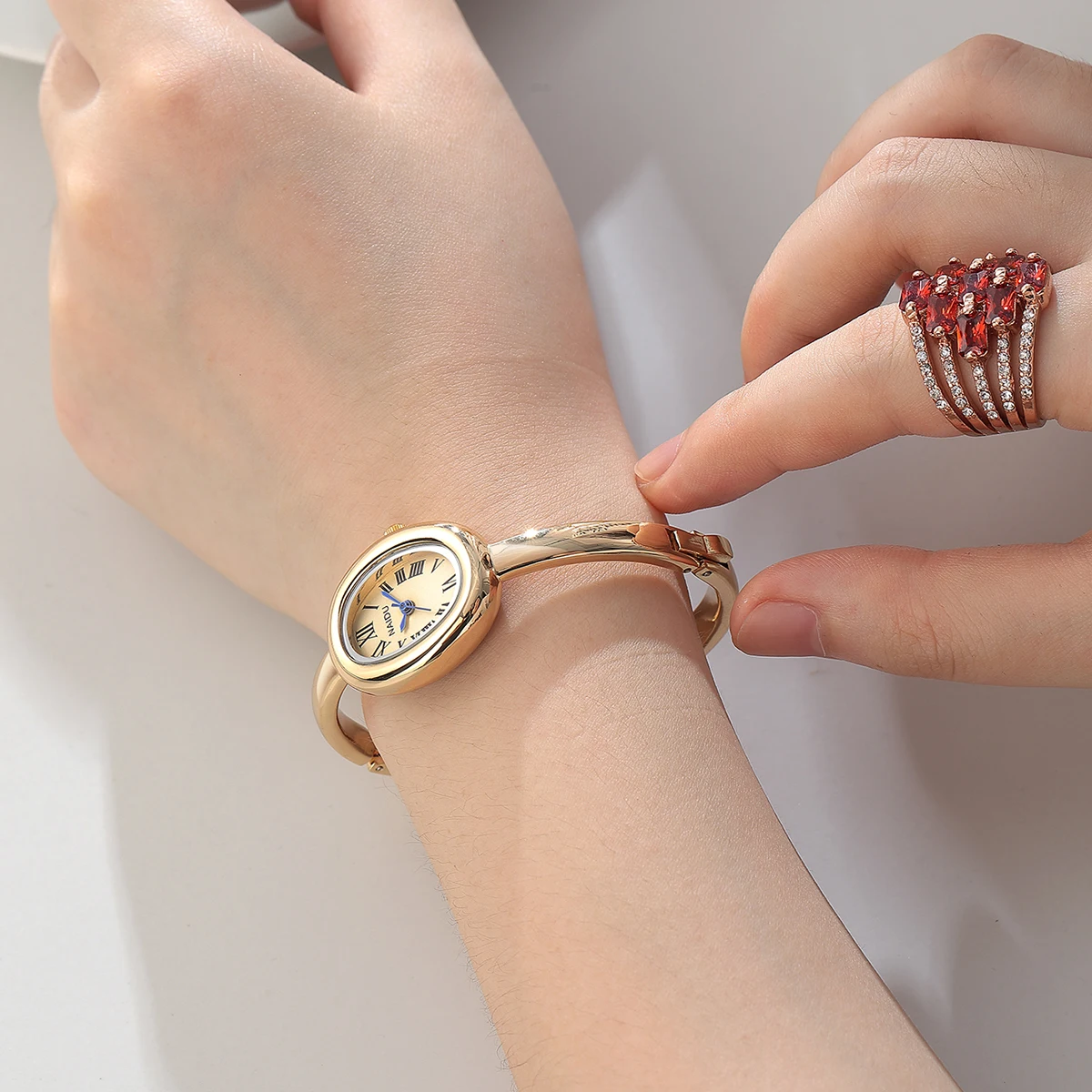 Casual, Versatile, Simple and Fashionable Roman Scale Display Women's Watch thumbnail 3