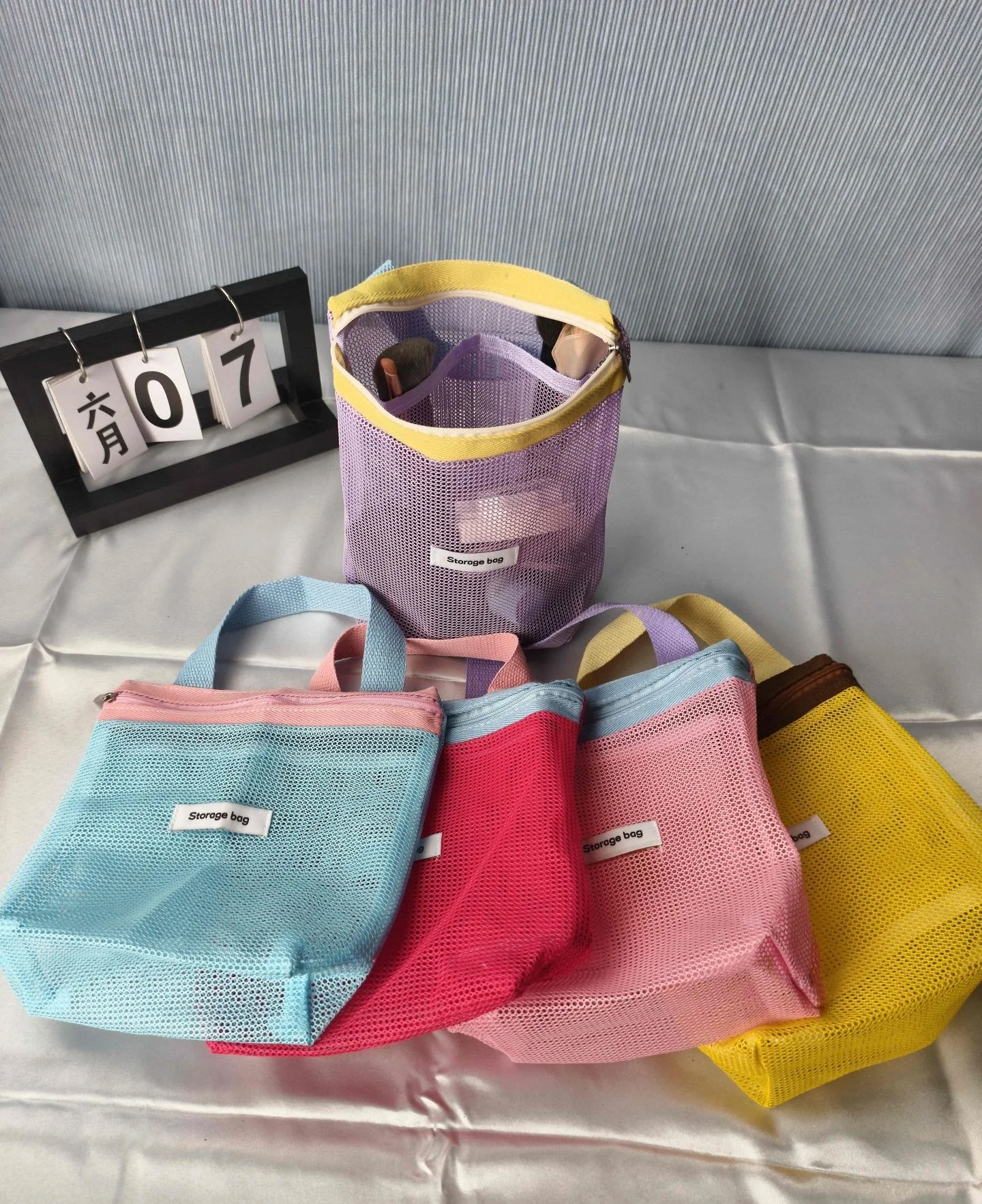 Ins Style Vibrant Bright Color Summer Mesh Tote Bag Small Cosmetic Bag Handbag Foldable Portable Toiletry Bag Women's Beach Bag thumbnail 3
