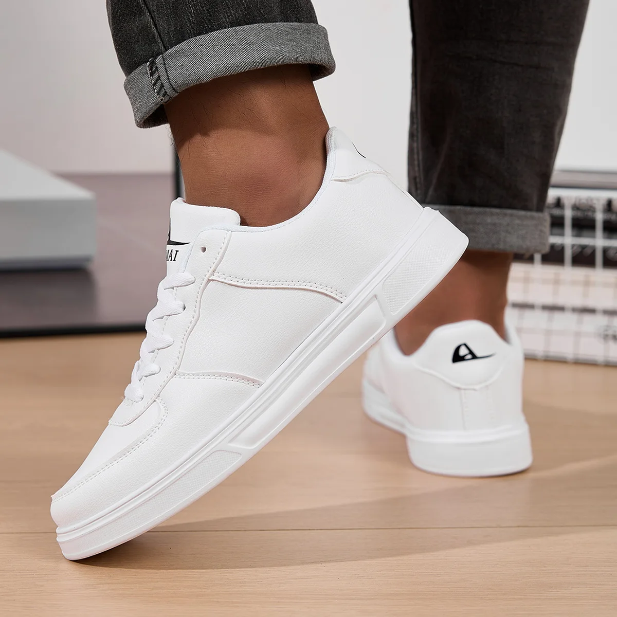 Leather Men White Sneakers Breathable Skateboarding Shoes Mens Outdoor Walking Running Shoes Couple Casual Shoes Size 36-45 thumbnail 3