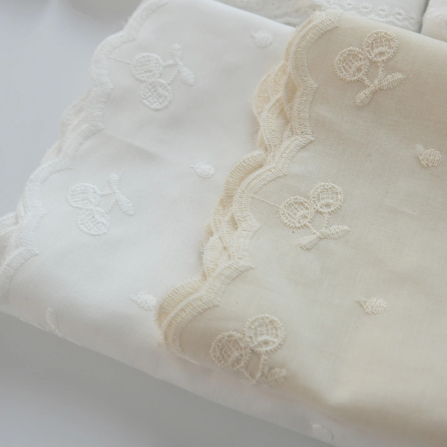 135x50cm 60s White Beige Pure Cotton Embroidered Lace Fabric Floral Embroidery Cloth for Dresses Full Width Cotton Lace Trim thumbnail 3