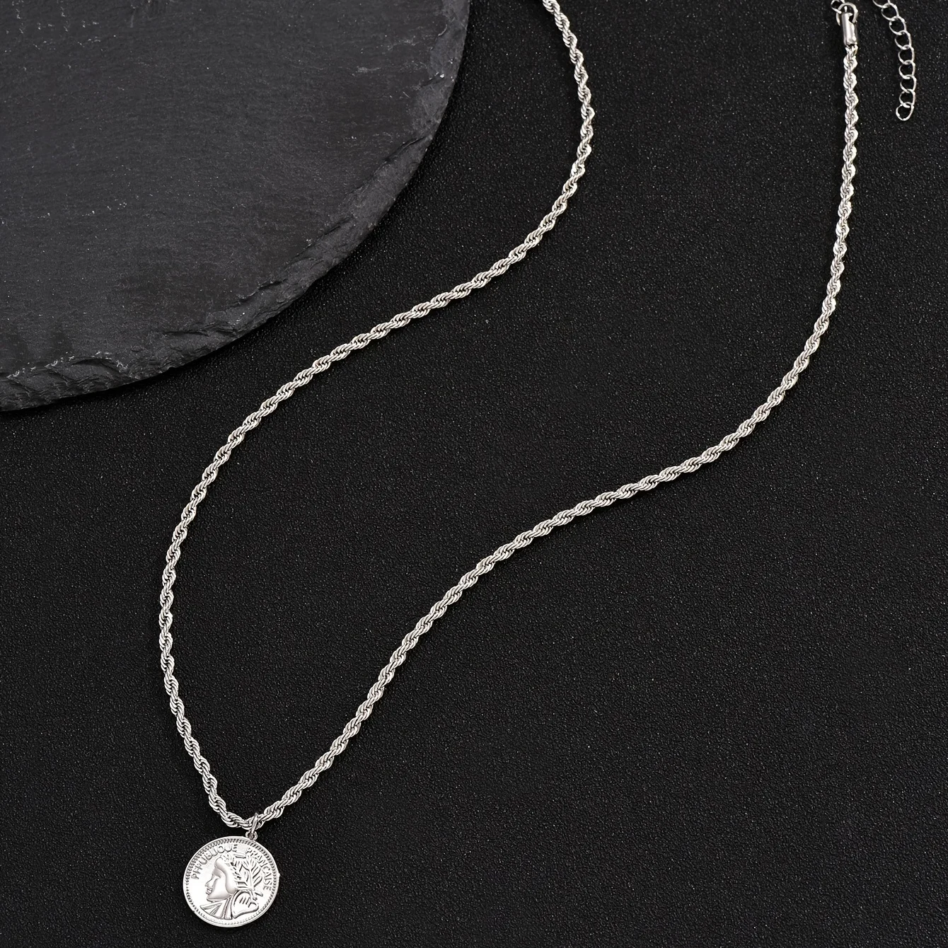 Personalized Stainless Steel Coin Human Head Pendant Men's Necklace Party Jewelry thumbnail 3