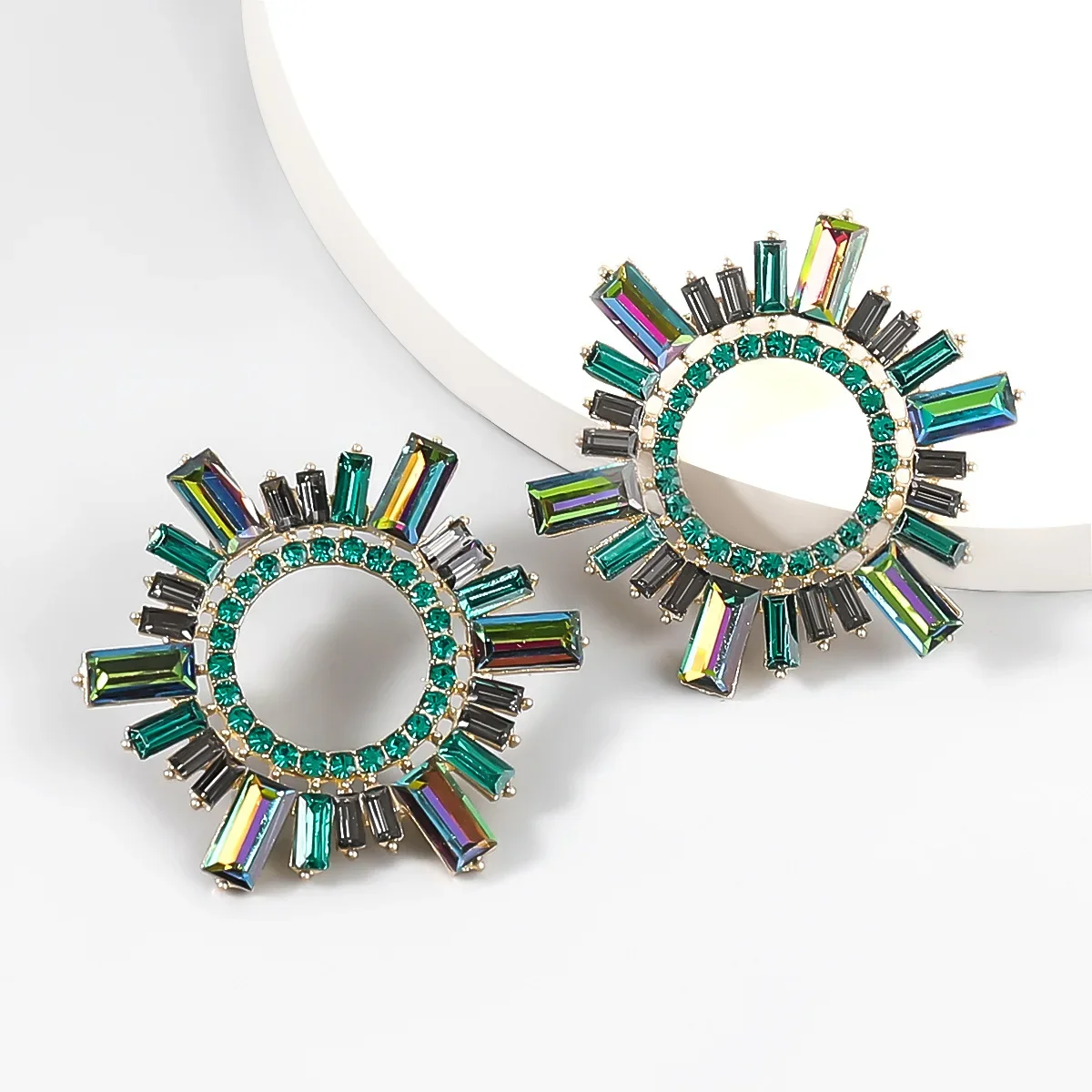 Creative Personalized Alloy Sunflower Diamond Embedded Women's Fashion Simple Super Shiny Earrings Jewelry Accessories thumbnail 3
