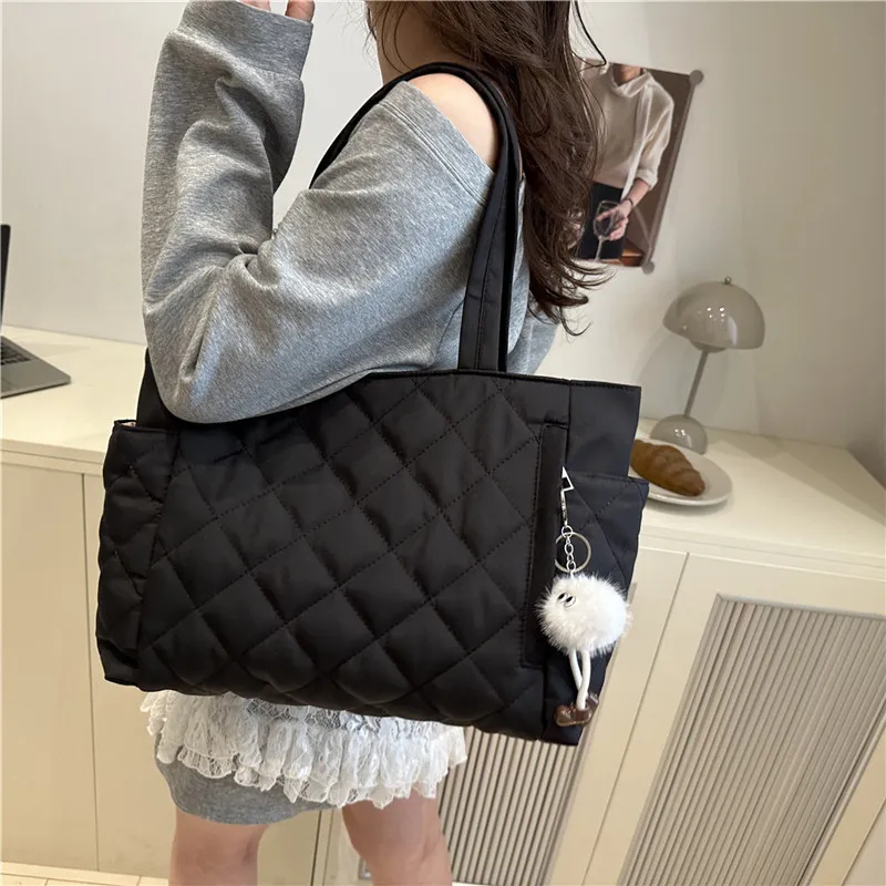 Multi Pocket Women Mailman Bag Diamond Patterned Cotton Clothing Shoulder Bag Large Capacity Tote Bag Casual Nylon Shoulder Bag thumbnail 3