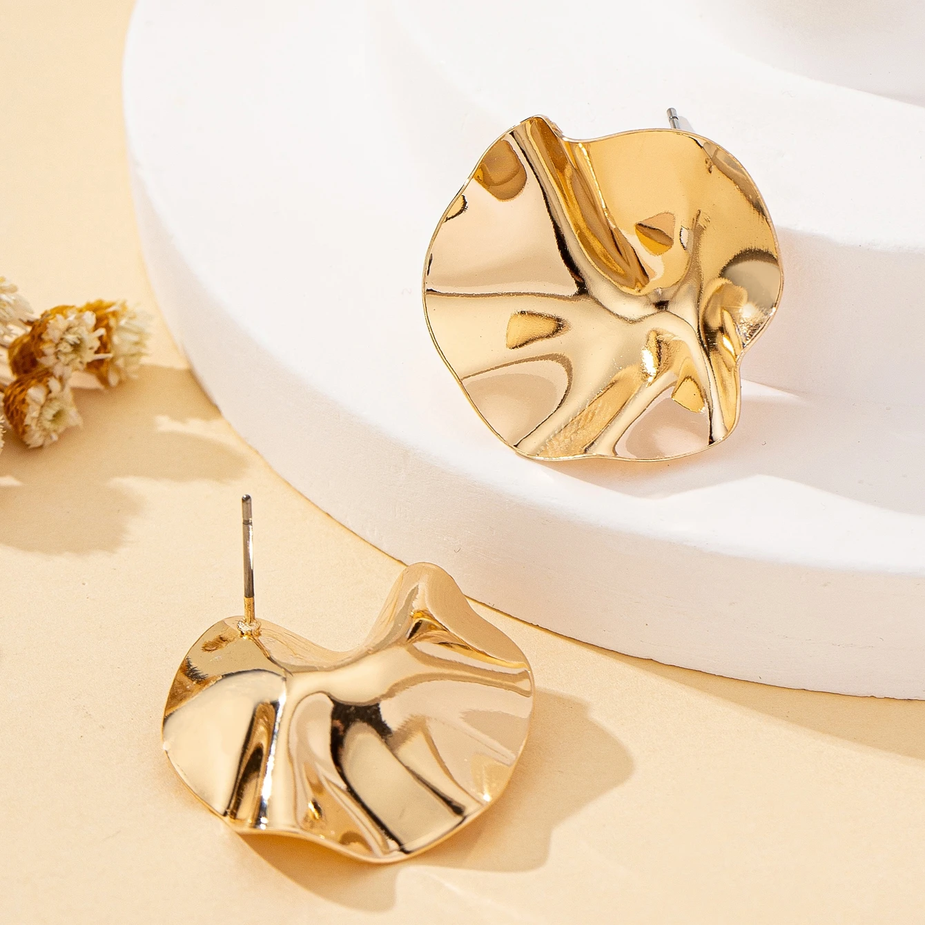 A Pair of Irregular Round Metal Stud Earrings Jewelry thumbnail 5