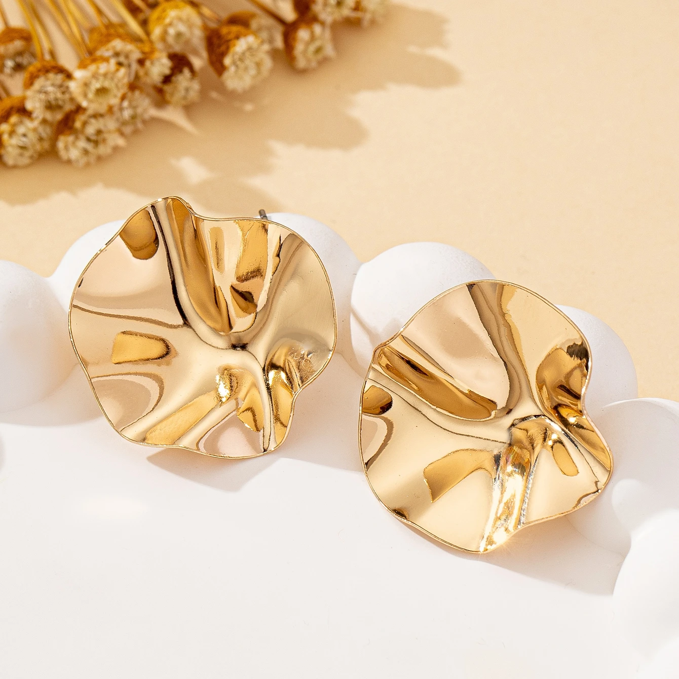 A Pair of Irregular Round Metal Stud Earrings Jewelry thumbnail 3
