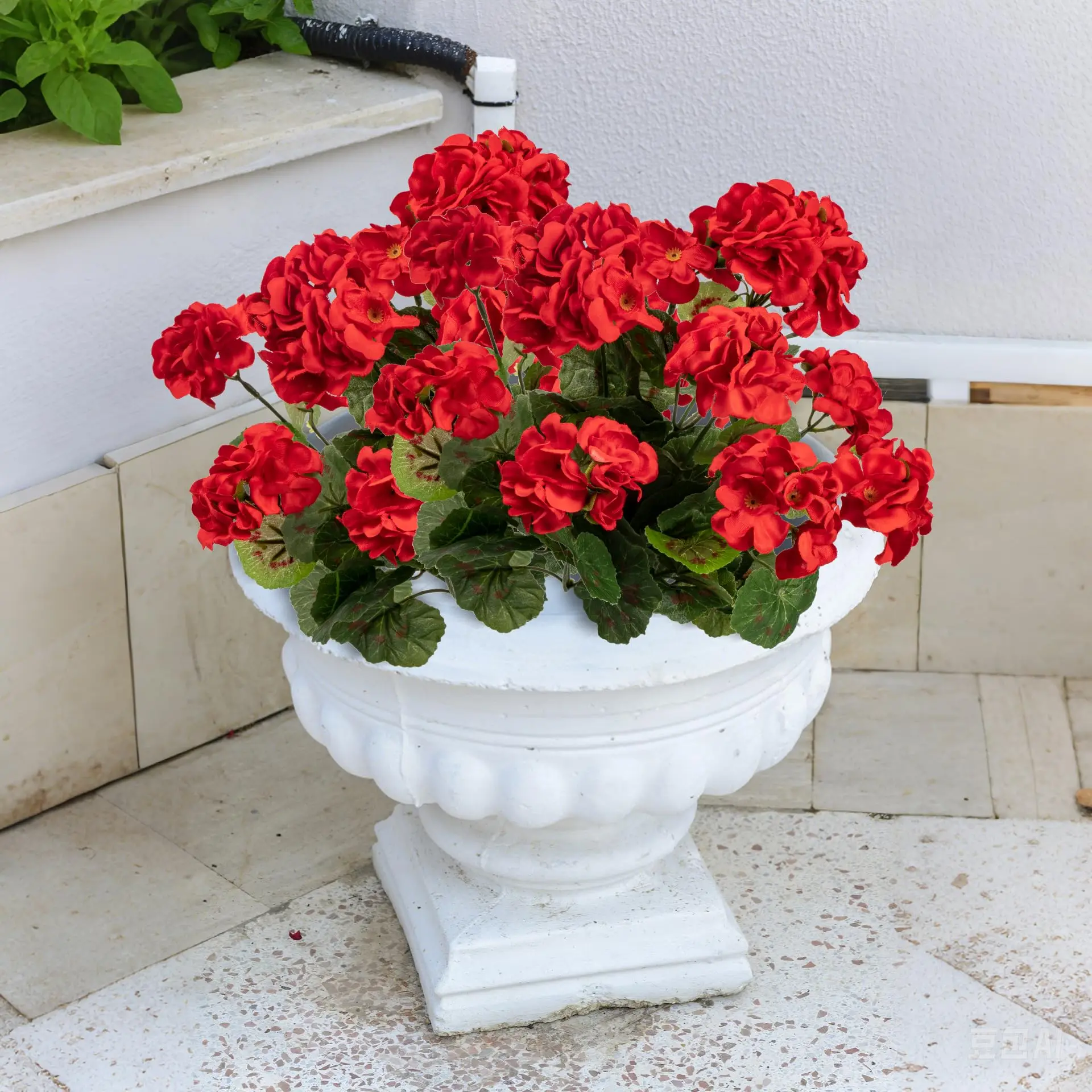 2pcs Artificial Flowers Faux Geranium UV Resistant Fake Silk Flower for Planter Outdoor Garden Patio Decor Home Table Decoration thumbnail 3