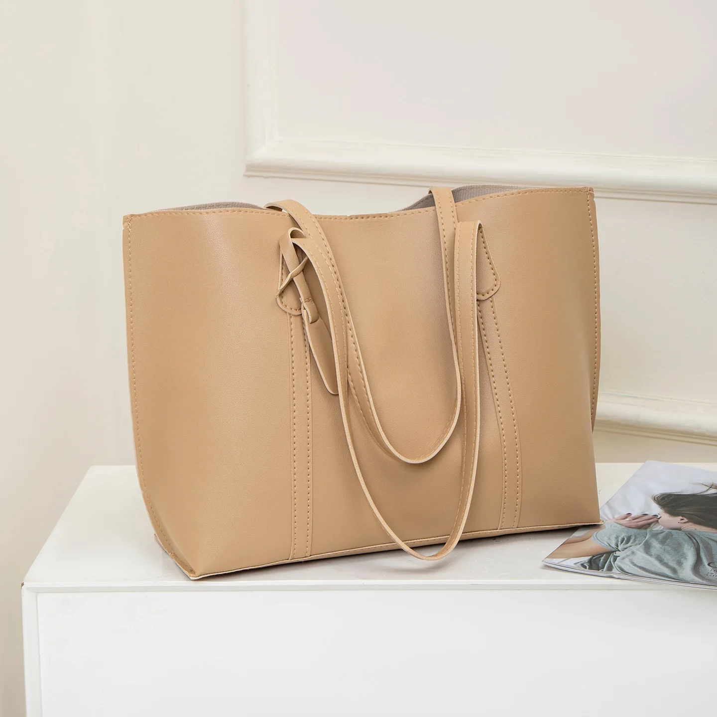 Women's Solid Color Large Capacity Tote Bag for Travel, Fashionable Lightweight Portable Shoulder Bag for Daily , Casual  Totes thumbnail 4