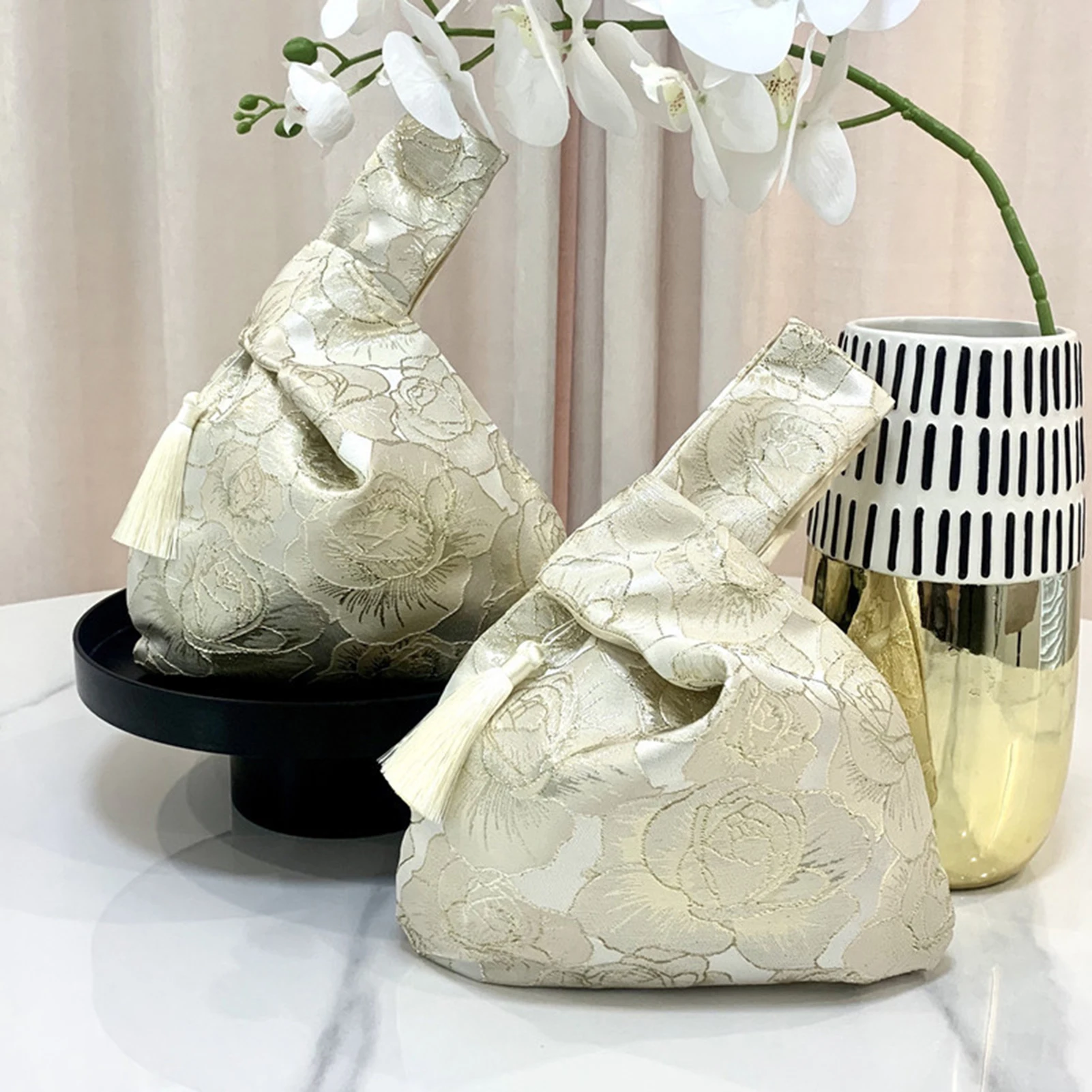 Chinese Style Brocade Tassel Handbag Luxury Jacquard Gift Purse With Silk Lining Elegant Clutch Women Party Bag thumbnail 3