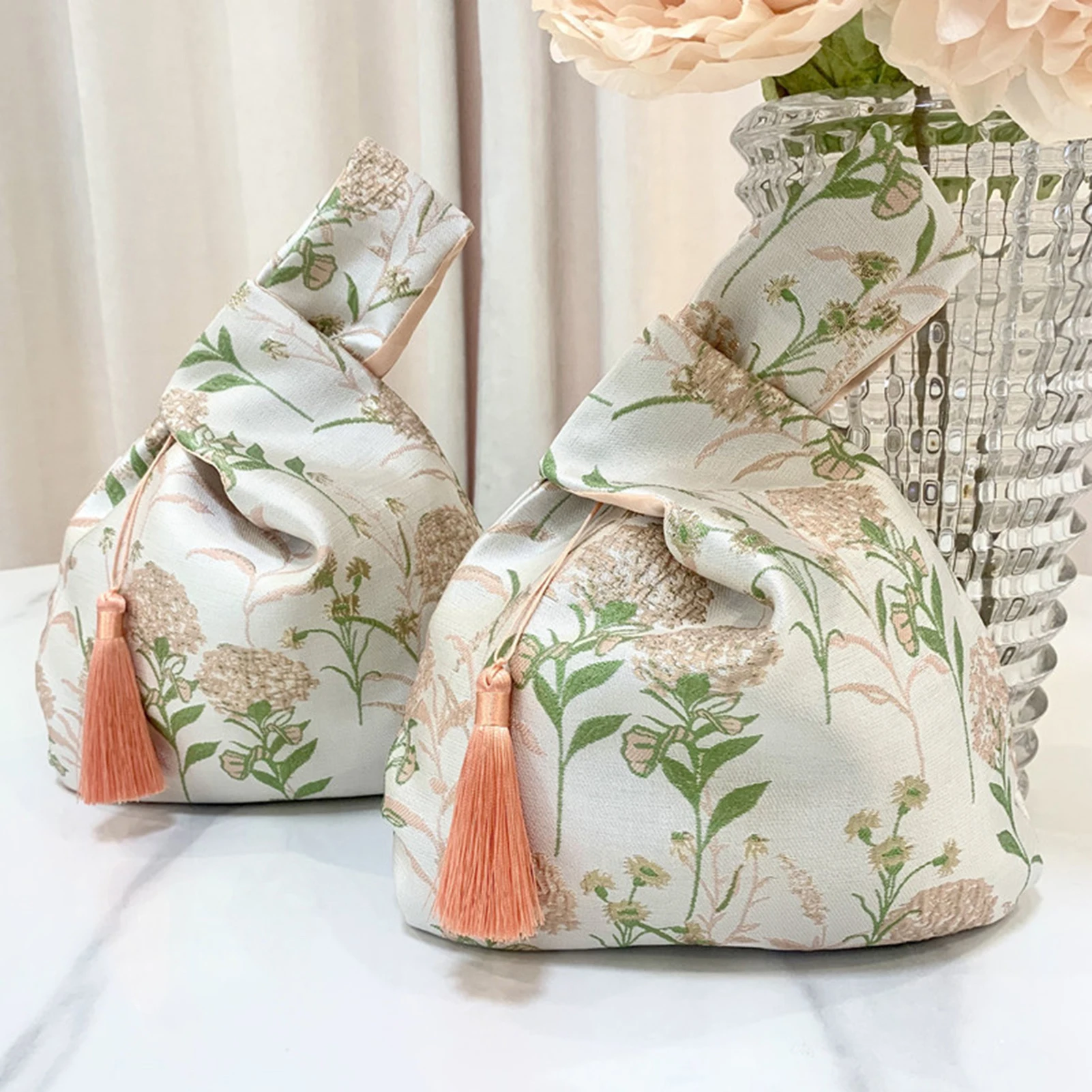 Chinese Style Brocade Tassel Handbag Luxury Jacquard Gift Purse With Silk Lining Elegant Clutch Women Party Bag thumbnail 2