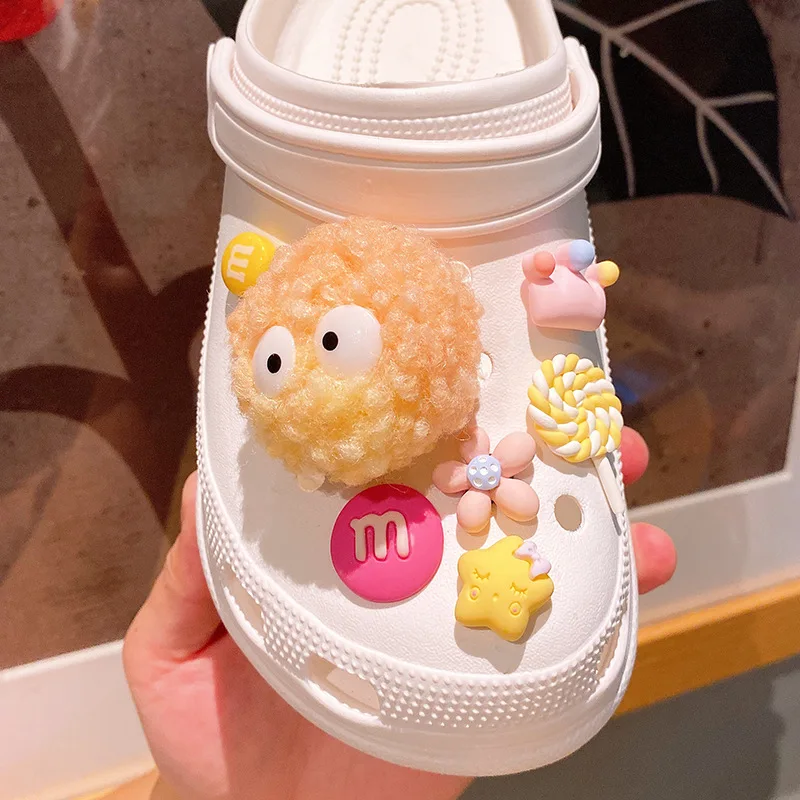 Whole Set DIY Cute Colorful Fur Ball Shoe Charms Designer Lovely All-match Garden Shoe Buckle Sandals Charms Fashion Quality thumbnail 4
