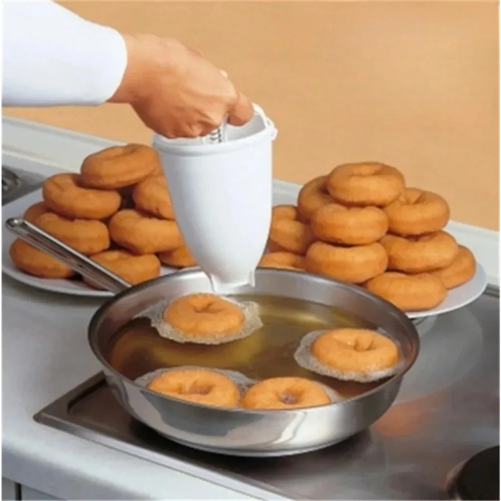 Donut Maker with Plunger Dispenser, 10cm Baking Tool for Uniform Donuts, Easy Squeeze Creative Dessert Mold