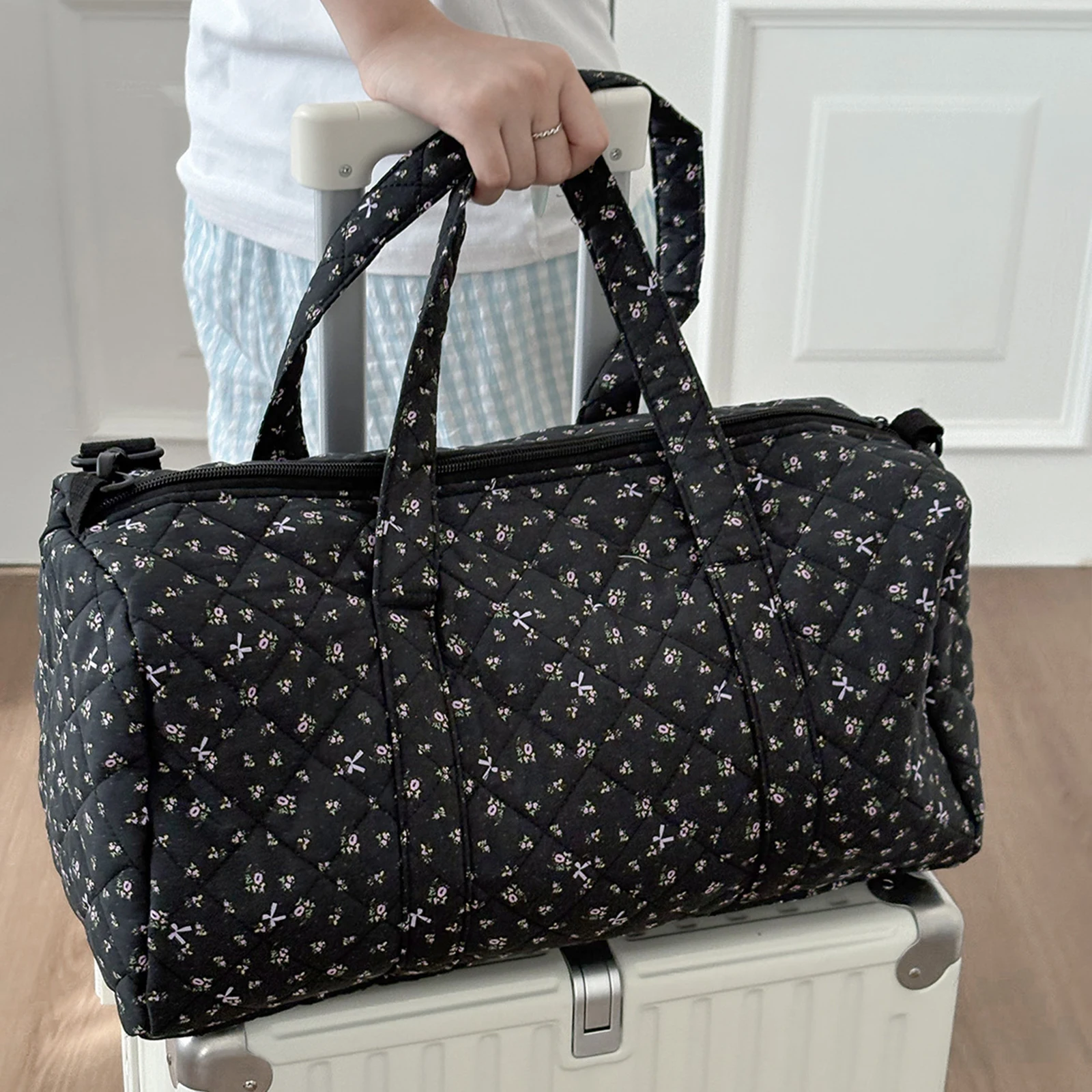 Cotton Quilted Duffle Bag with Zipper Travel Bag Floral Print Overnight Bag for Women Work Travel thumbnail 2