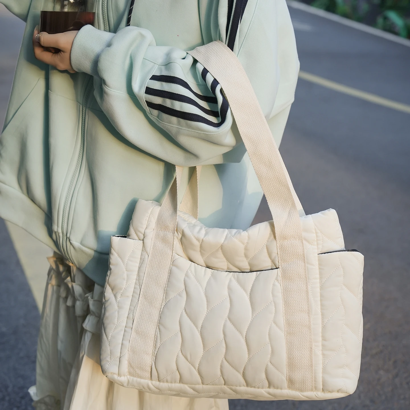 Autumn and Winter Large Capacity Bag New Handheld Big Bag Single Shoulder down Tote Bag Work Commuter Bag thumbnail 5