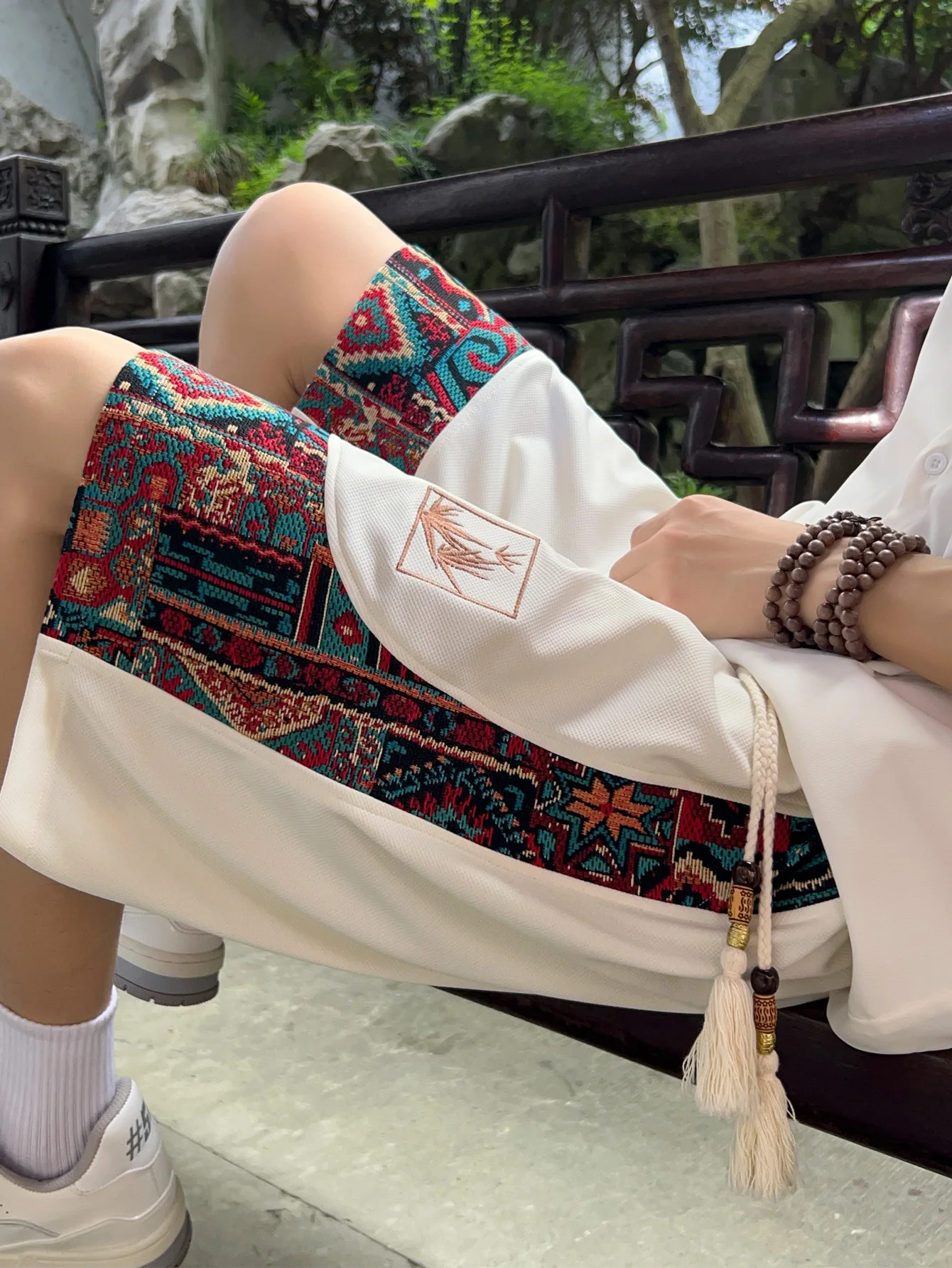 Men's ethnic embroidery pattern shorts with pockets, summer casual drawstring shorts, suitable for outdoor and beach casual wear thumbnail 3