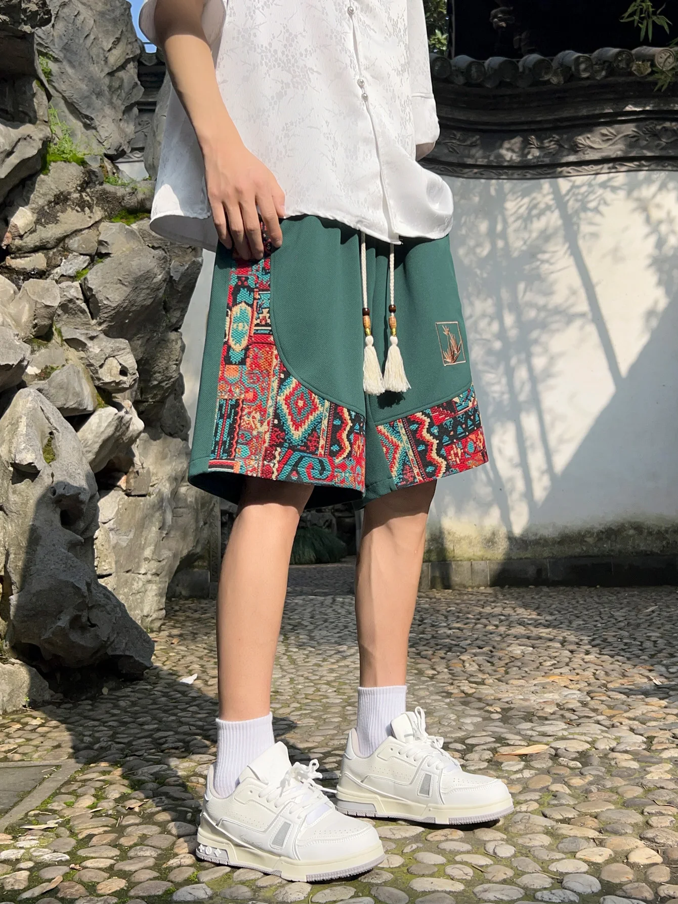 Men's ethnic embroidery pattern shorts with pockets, summer casual drawstring shorts, suitable for outdoor and beach casual wear thumbnail 2