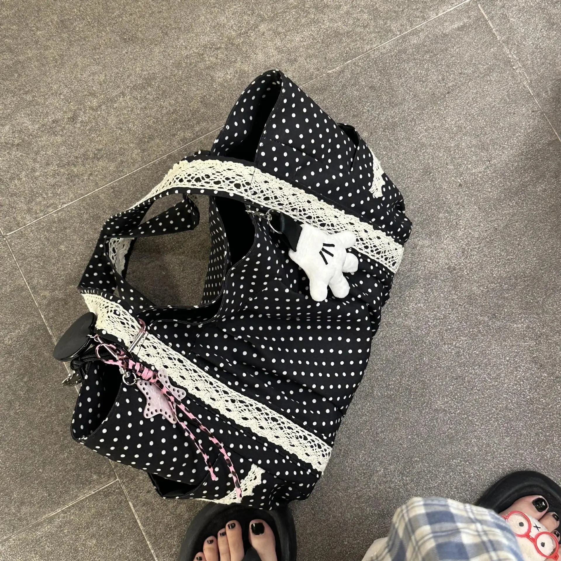 Korean Polka Dot Shoulder Bag For Women Retro Fashion Large Capacity Tote Bag Literary Work Commute Versatile Canvas Handbag thumbnail 4