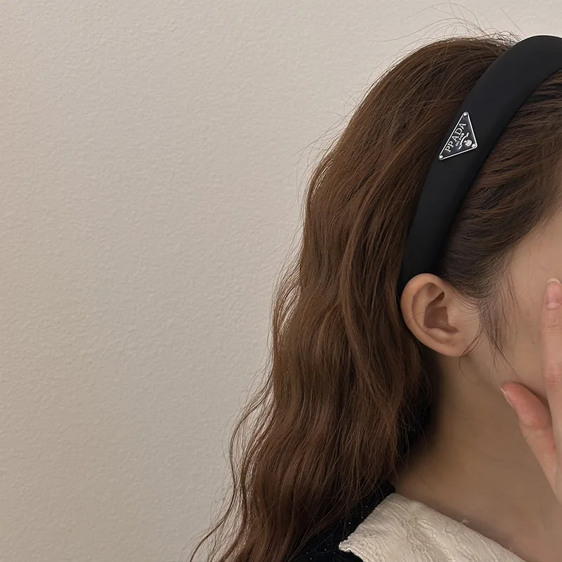 New 2026 Women's Velvet Hair Band - Retro Wide Hair Circle with Metal Logo Plate - Elegant and Stylish Daily Hair Accessory thumbnail 3