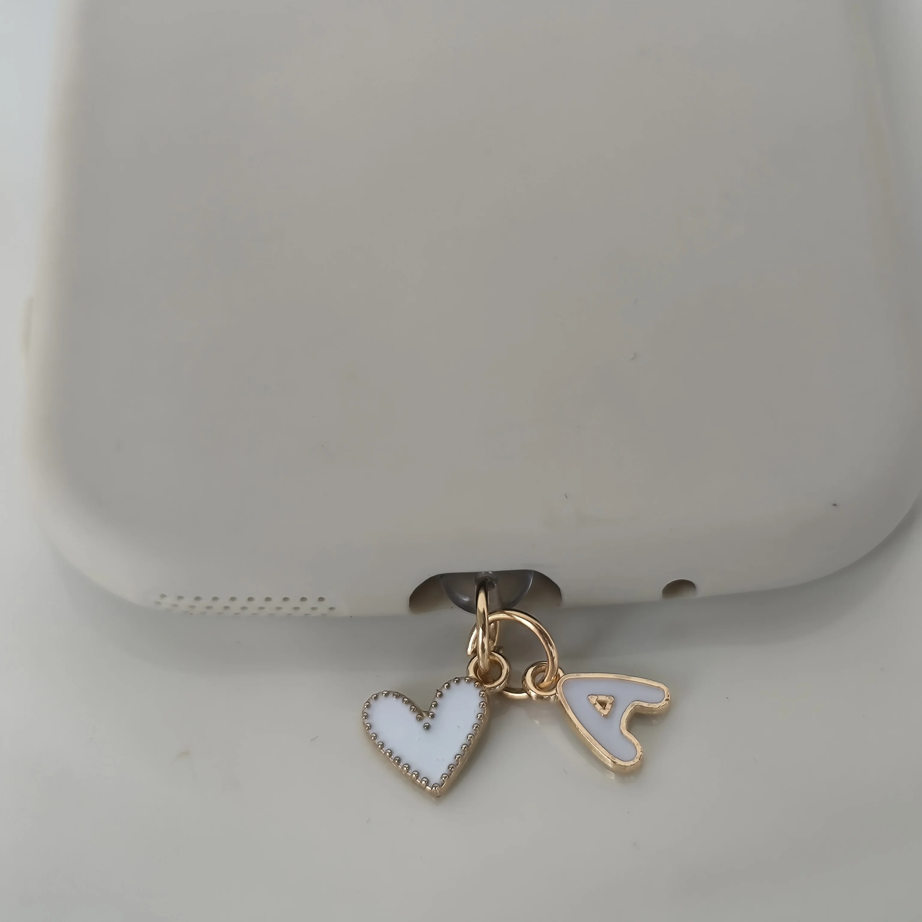 1 Piece White Heart-Shaped Phone Dust Plug, DIY English Letters a to m Optional, 26-Letter Alphabet Heart-Shaped Type-C Charging Port Dust Cover Accessory, Suitable for DIY Phone Decoration, Compatible with Type-C thumbnail 5