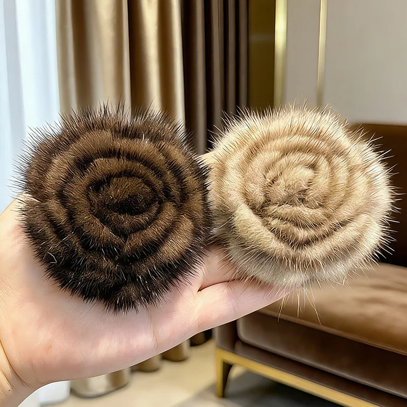 Fashionable Simple High-End Rabbit Fur Flower Brooch Pin for Women Sweater Decoration Scarf Accessory Clothing Decor