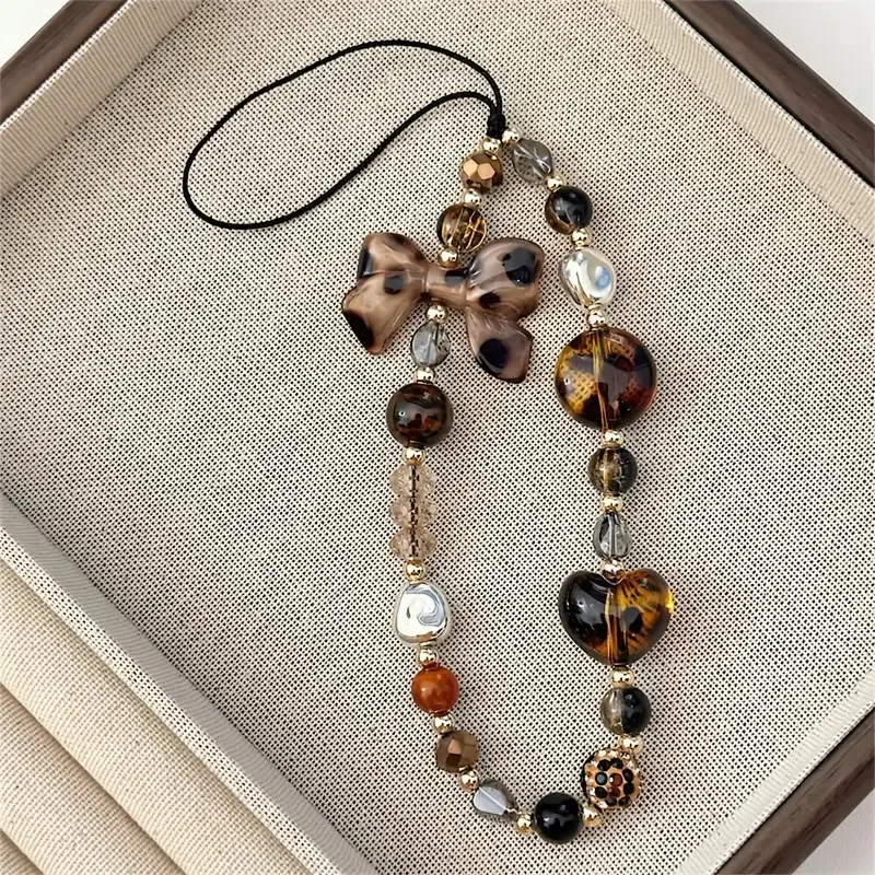 Retro Bow Heart Beaded Keychain Handmade Amber-Colored Beads Aesthetic Vintage Style Wrist Strap Phone Lanyard for Girls