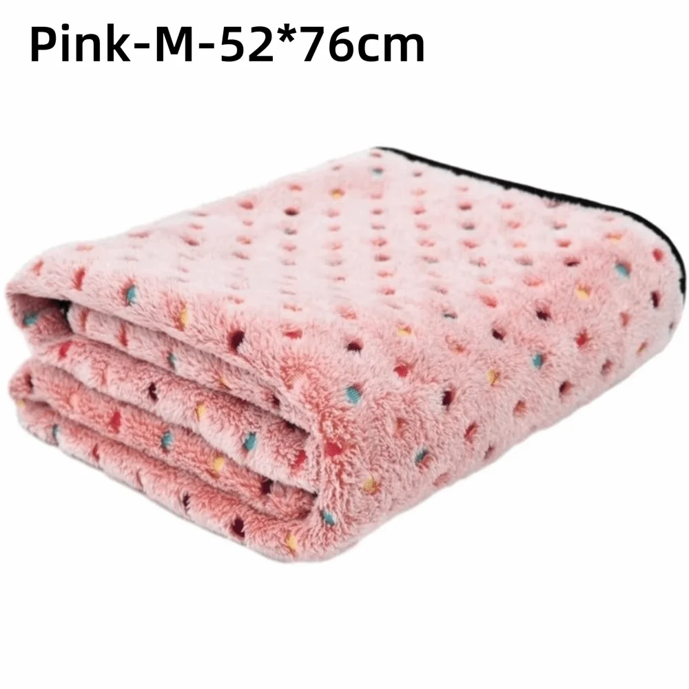 Ultra-Soft Pet Bed Blanket Cute Dot Pattern Cozy Warm Pet Pad Machine Washable Breathable Insulated Pet Blanket