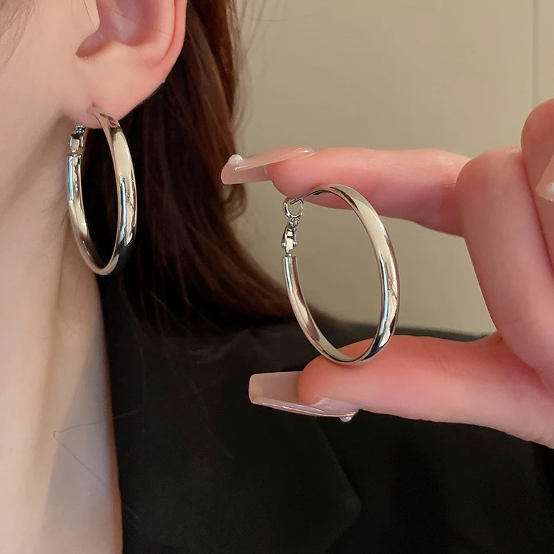 Elegant Retro Thick Round Circle Earrings for Women Simple Metal  Big Hoop Earrings Wedding Engagement Aesthetic Jewelry thumbnail 5