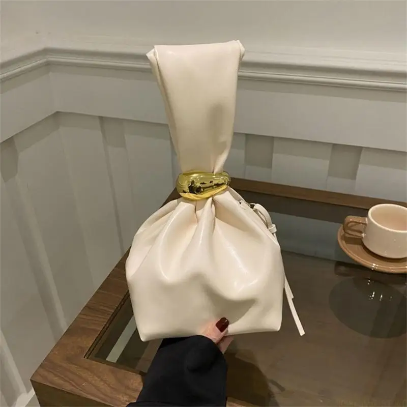 X90D Fashionable Women's Bag Portable Pleated Bucket Bag Large Capacity PU Leather Wristlet Handbag for Various Occasion thumbnail 5