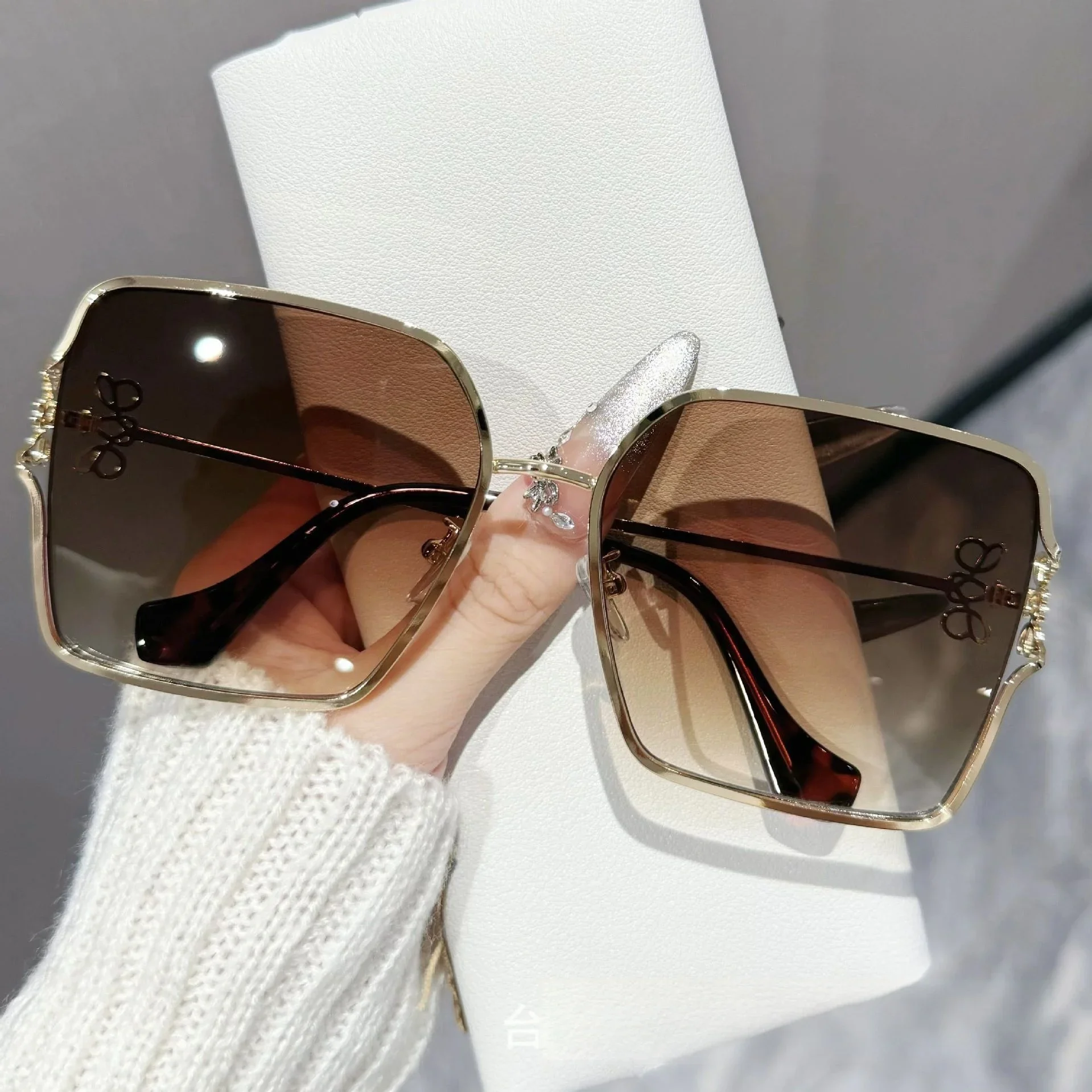 New style light luxury logo fashion metal sunglasses for women DS-25016 thumbnail 3