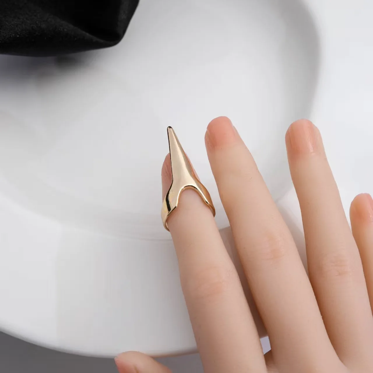 2/3/5/10pcs/ Hairdressing Finger Claw Ring Stitching Layered Hairdressing tool Accessories Braiding Hair thumbnail 4