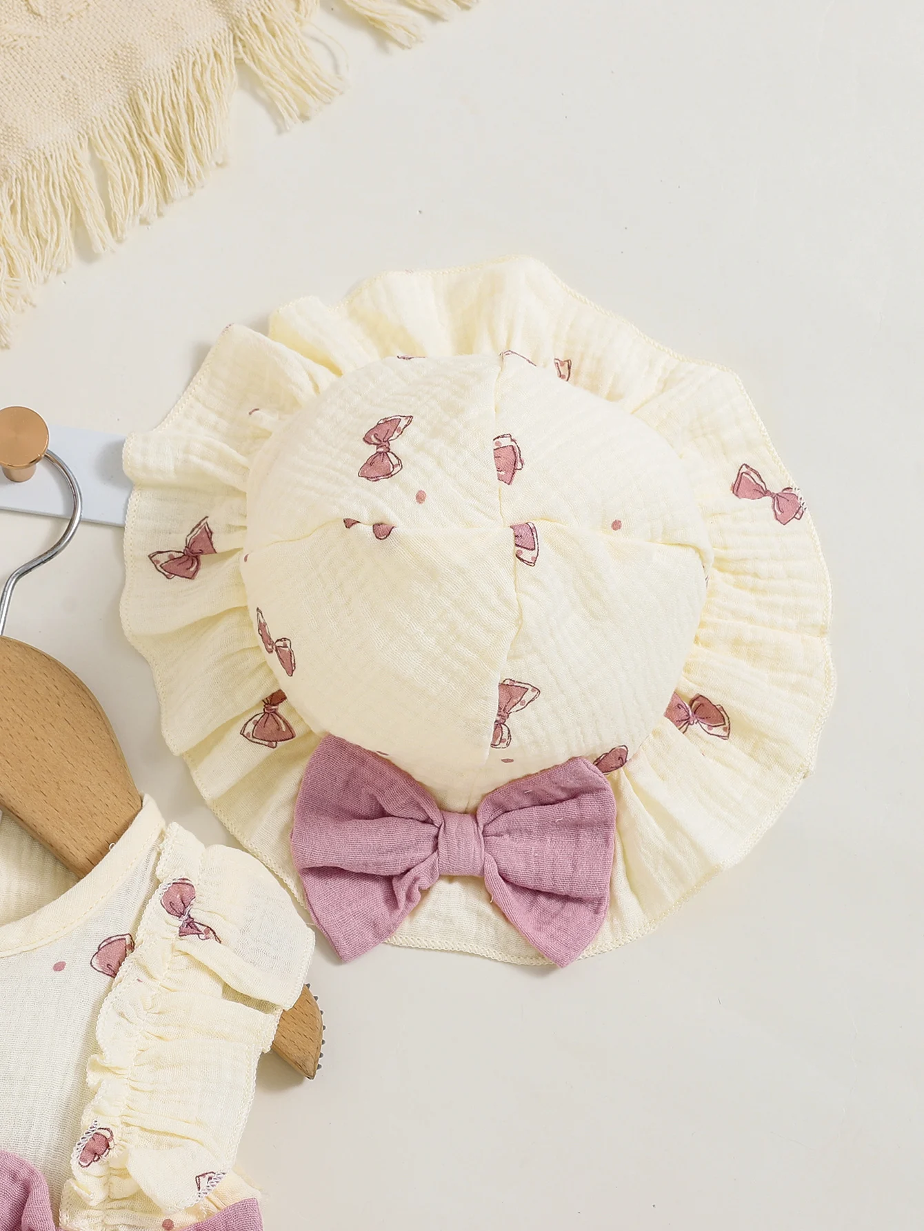 2Pcs Baby girl Dress Round neck Bow print Ruffle Edge Dress+Hat Set suitable for Giving to 0-9 Month Baby girl Newborn Dress thumbnail 4