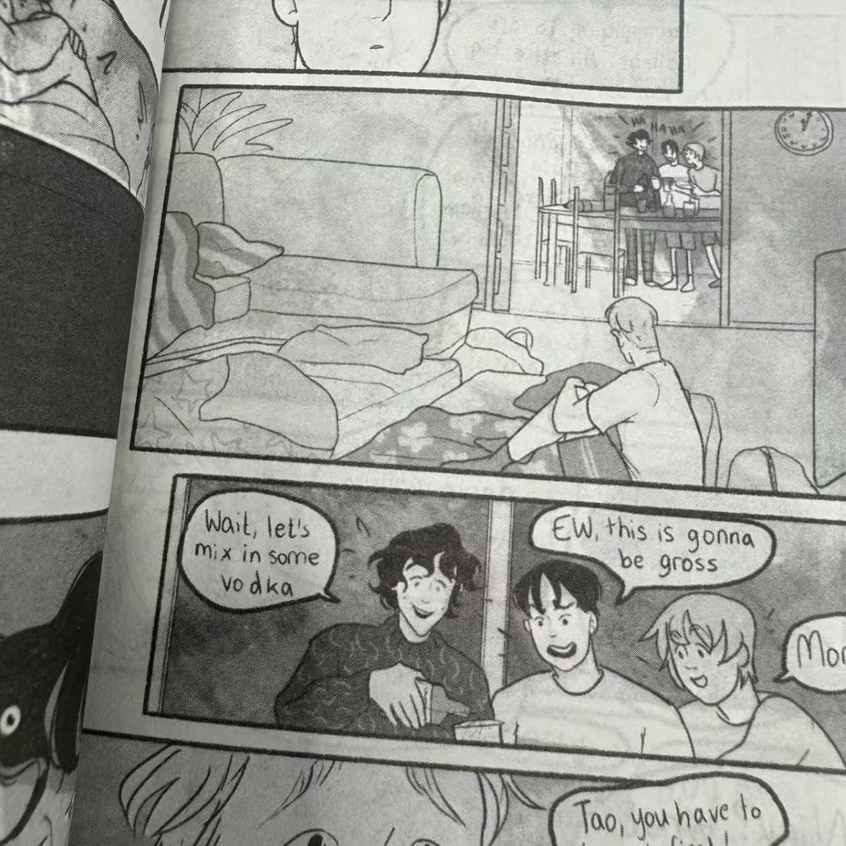 Heartstopper Volume 5 Paperback Book in English thumbnail 4