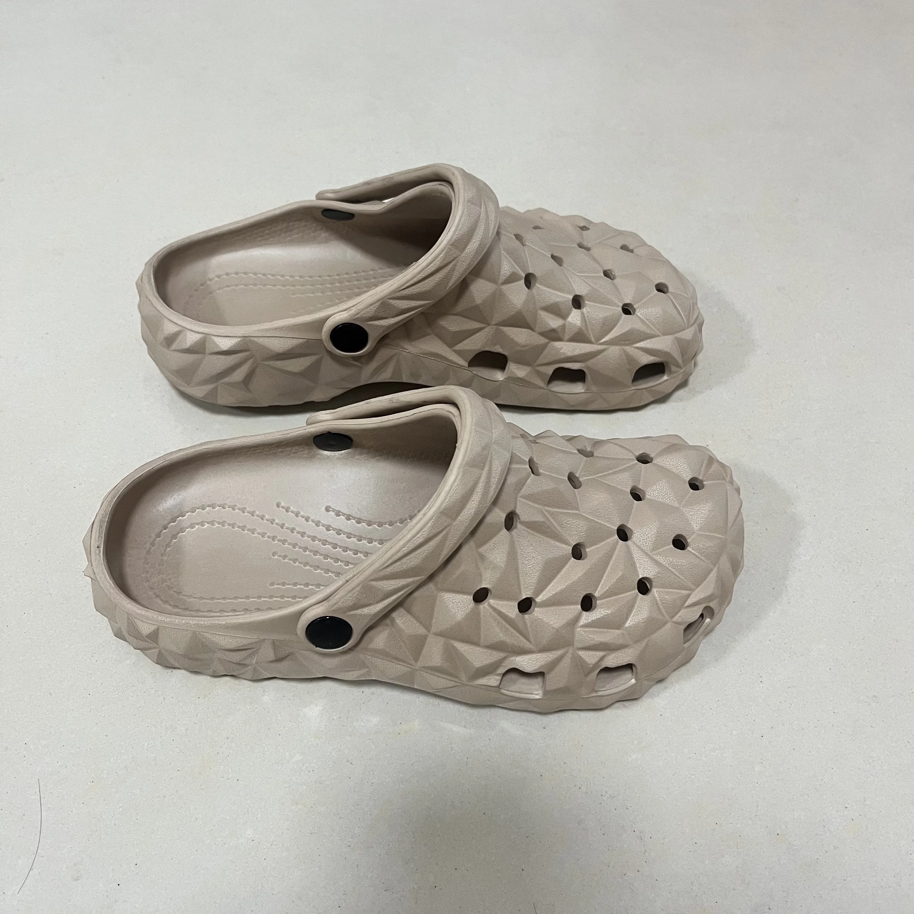 Men's Perforated Sandals, Comfortable, Lightweight, Non-Slip Garden Slippers, Versatile Beach Shoes for All Seasons thumbnail 6