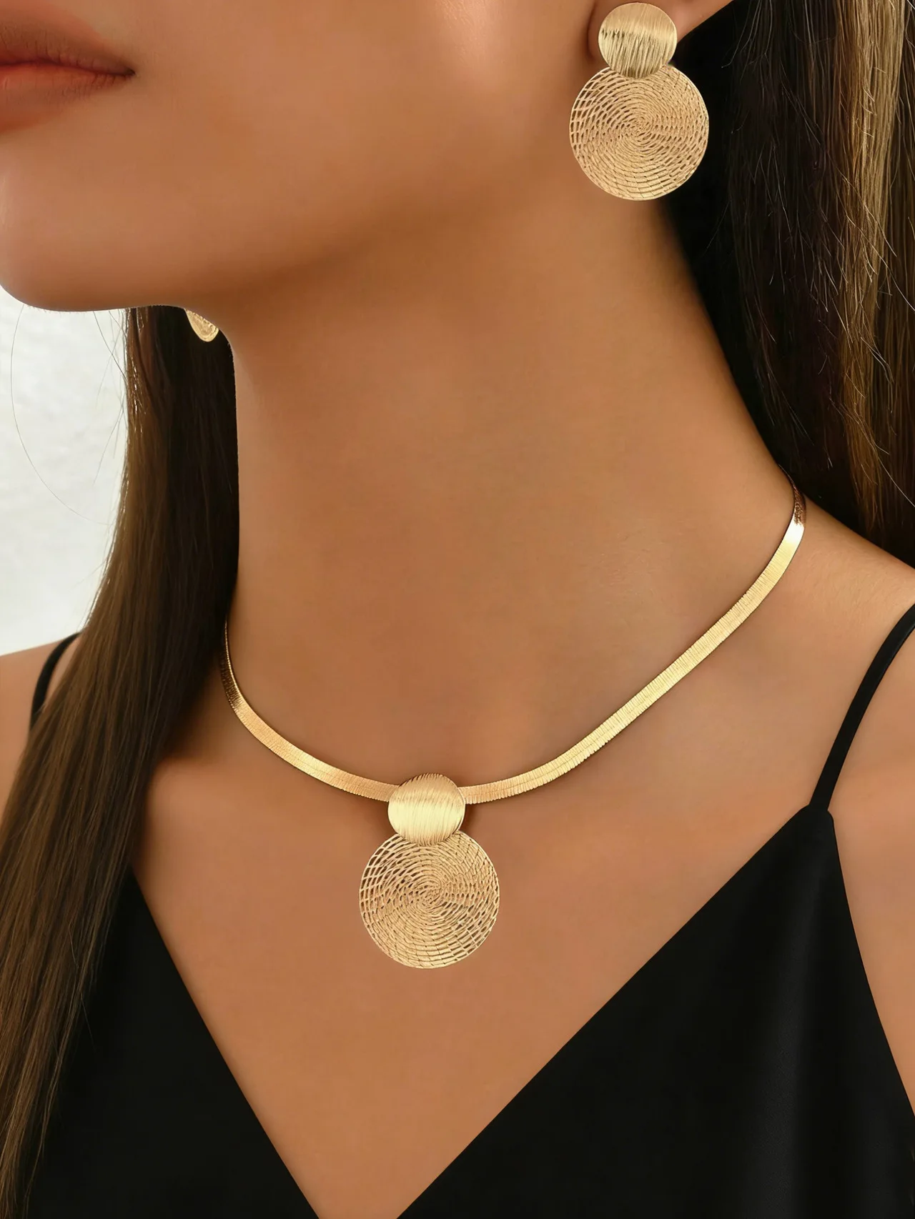 1 set of creative personalized geometric metal disc pendant necklace female exaggerated spiral pattern pendant collarbone chain thumbnail 6