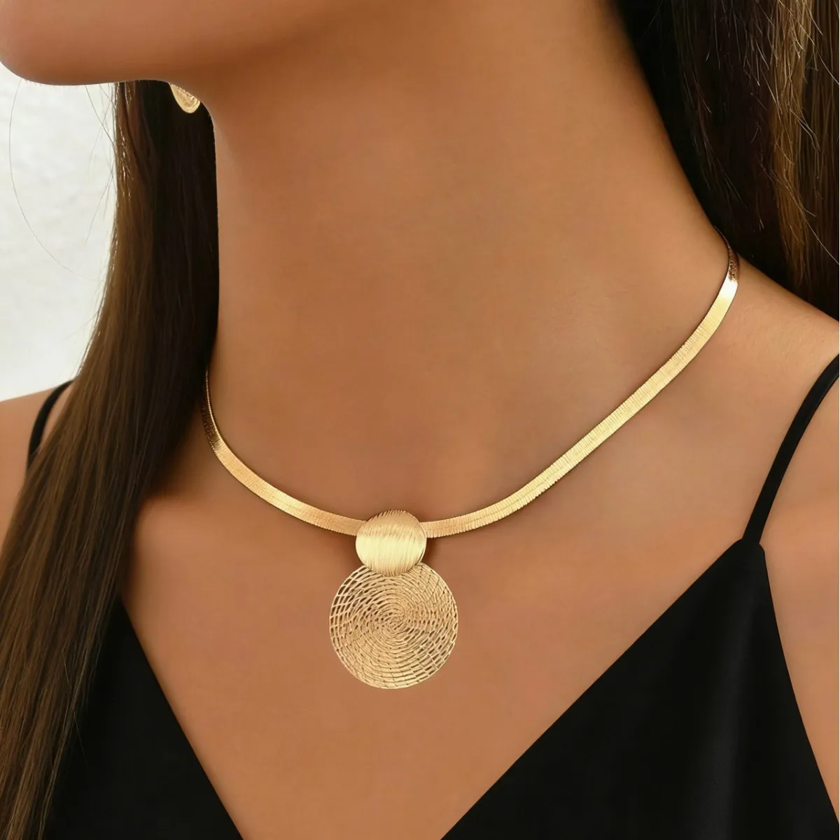 1 set of creative personalized geometric metal disc pendant necklace female exaggerated spiral pattern pendant collarbone chain thumbnail 3