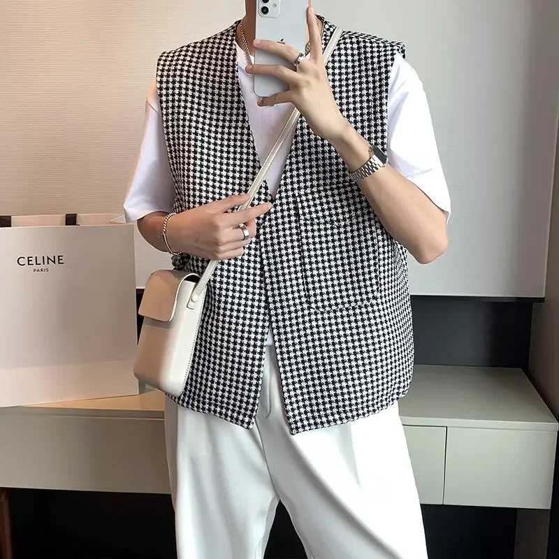 Summer Checkered Vest for Men Korean Casual V-neck Vest Paired with an All Match Top for Men thumbnail 4