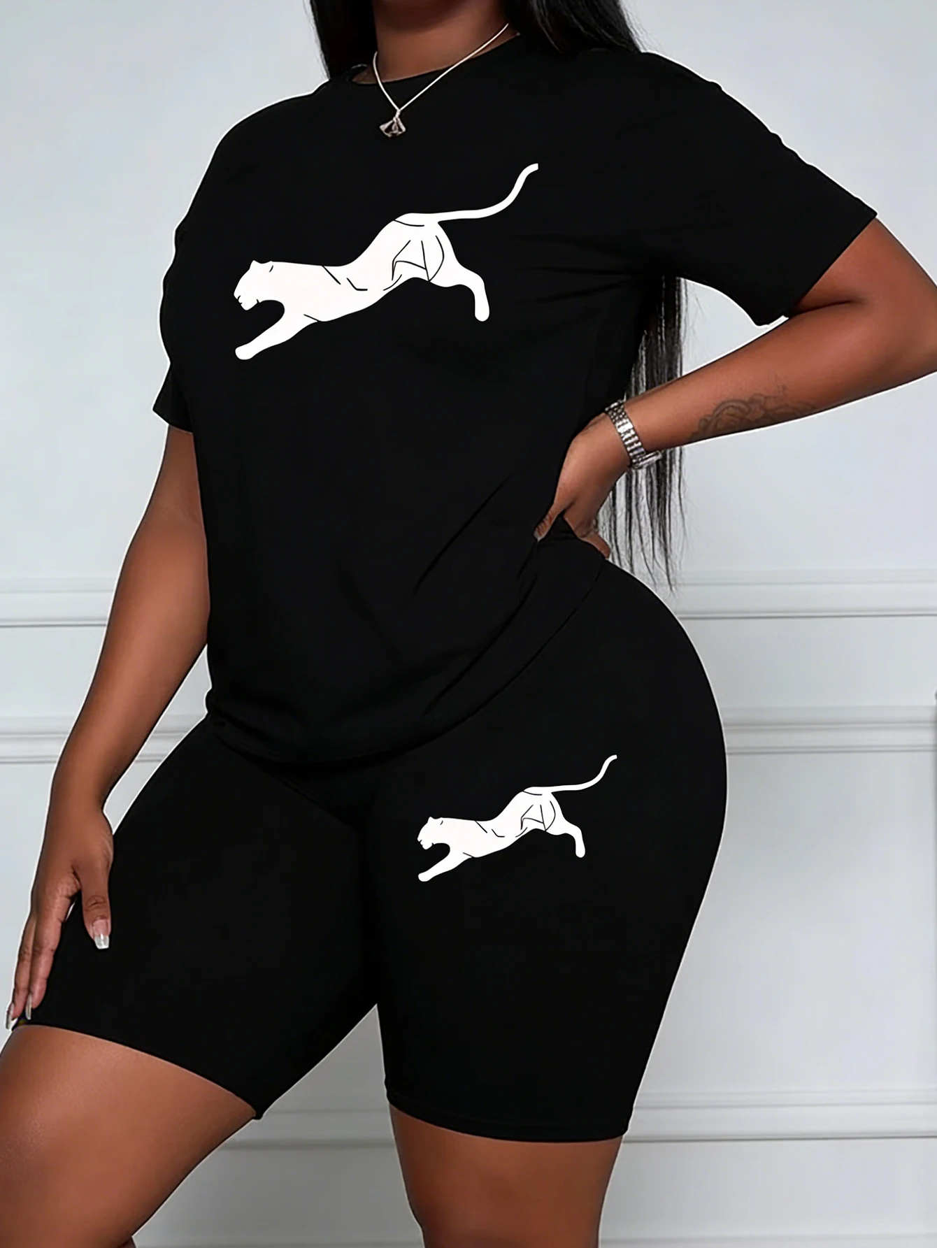 Women's plus-size casual shorts set with running animal pattern print design, fashionable and comfortable thumbnail 5