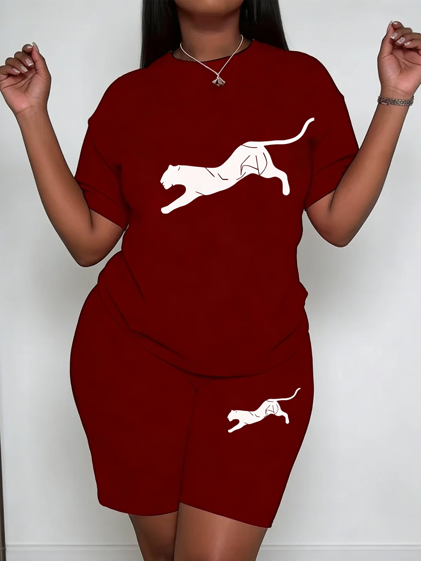 Women's plus-size casual shorts set with running animal pattern print design, fashionable and comfortable thumbnail 2