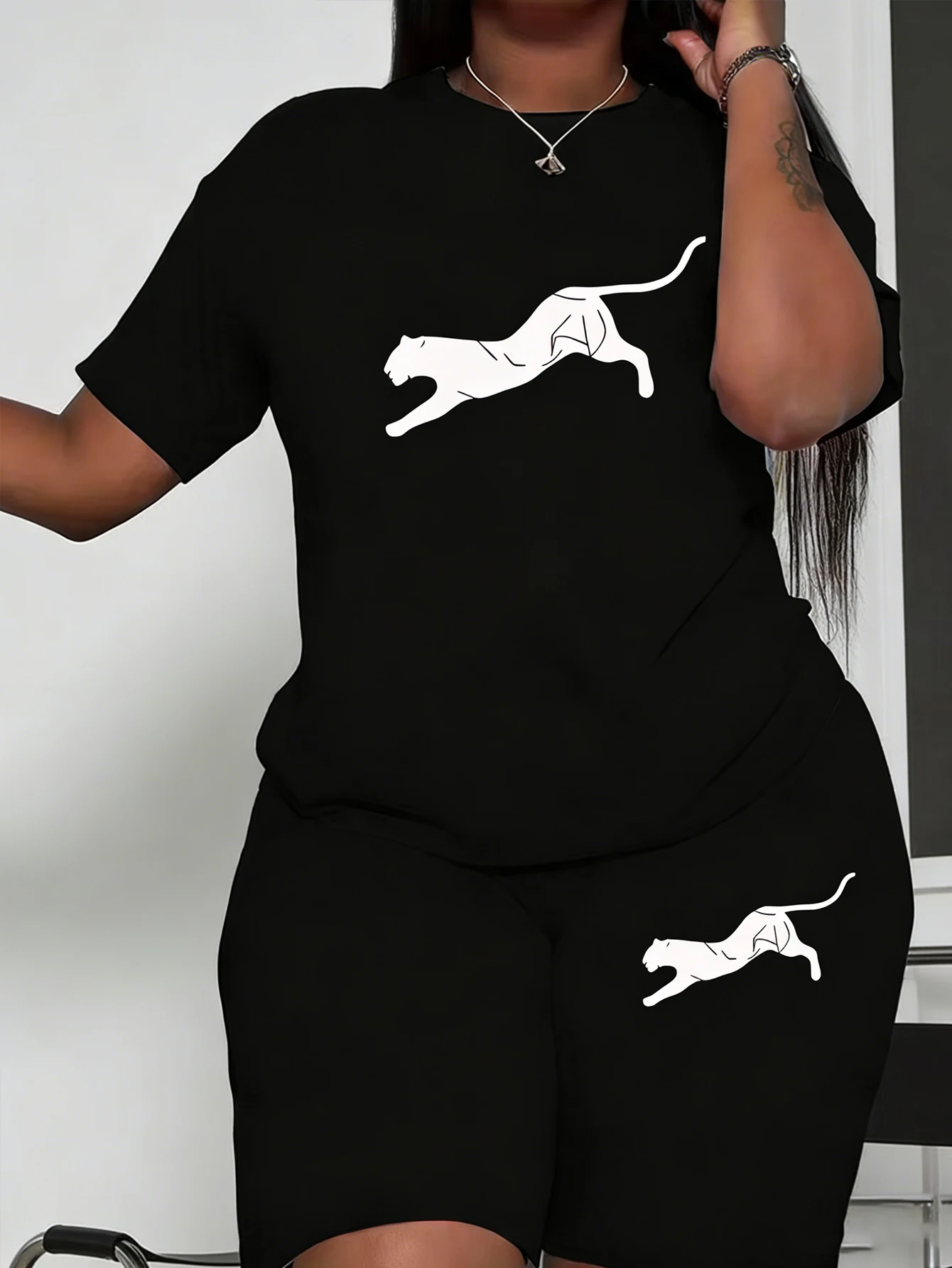 Women's plus-size casual shorts set with running animal pattern print design, fashionable and comfortable thumbnail 6