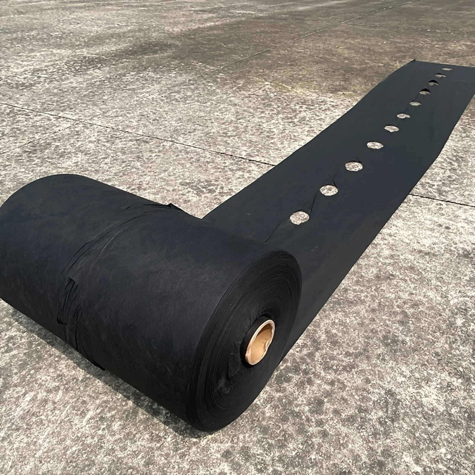 Non-woven Garden Control Mulch Film, Black Agricultural Control Mulch Film, 60cm * 10m, Pre-Punched Holes thumbnail 5