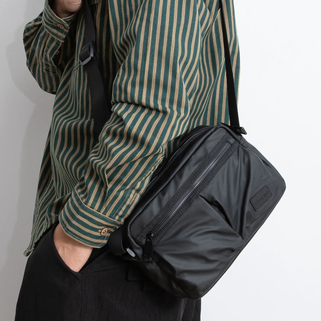 Casual Unisex Crossbody Bag Oxford Cloth Ultra-light Solid Color Leisure Travel Messenger Bag Simple High-quality Diagonal Bag thumbnail 3