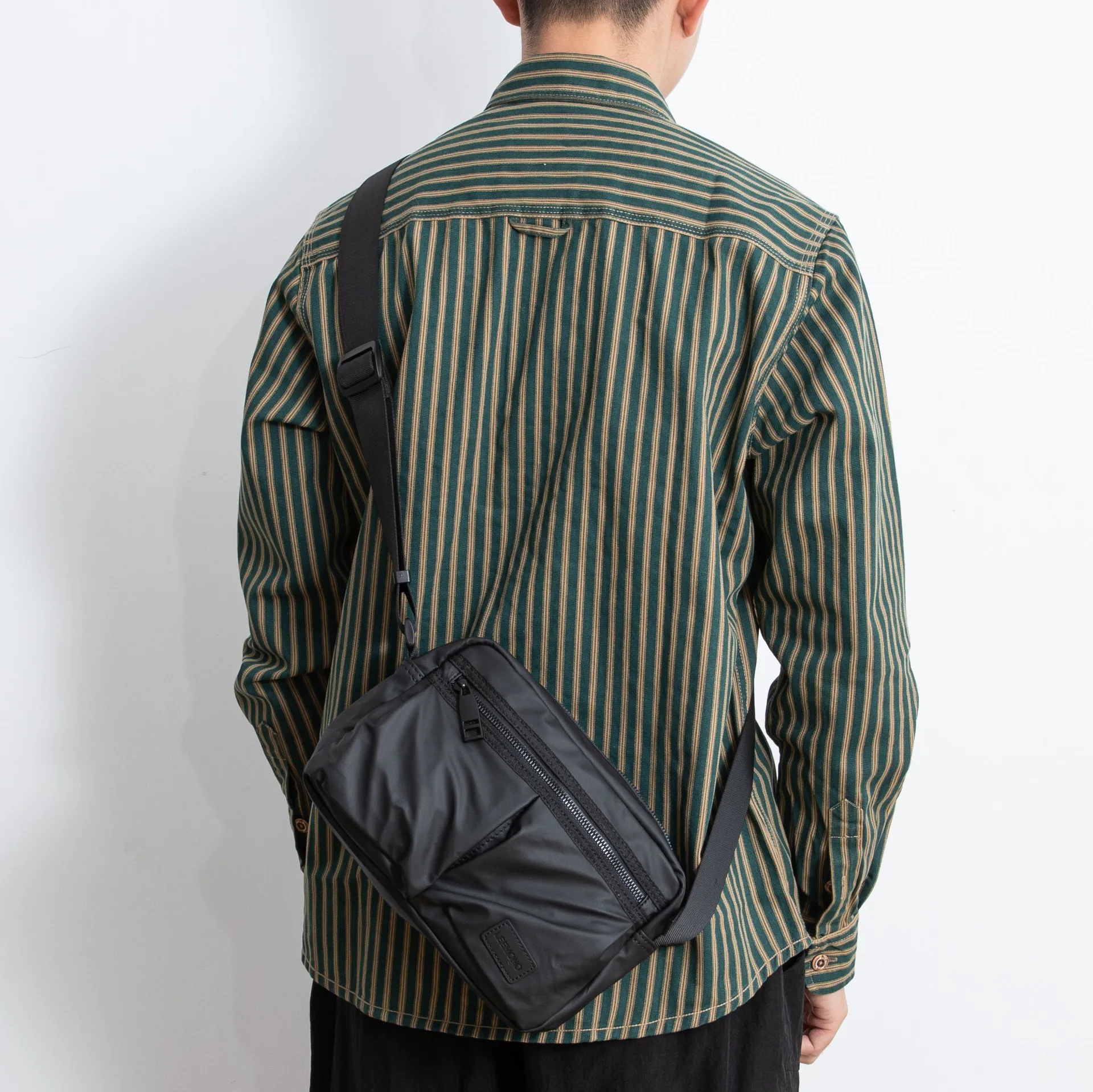 Casual Unisex Crossbody Bag Oxford Cloth Ultra-light Solid Color Leisure Travel Messenger Bag Simple High-quality Diagonal Bag thumbnail 4