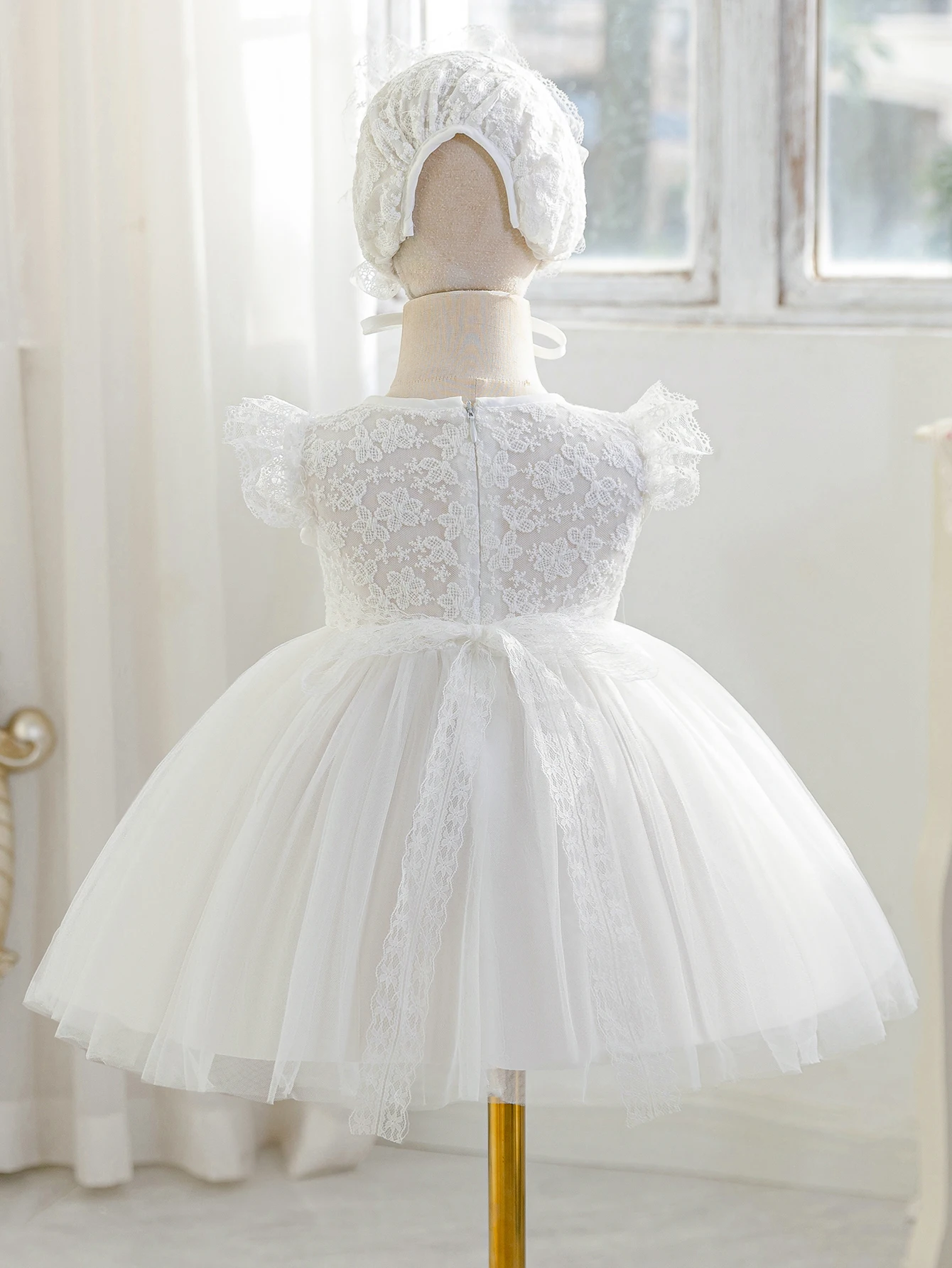 Baby girl, 0-2 years old, white dress with lace trim and floral embroidery, fluffy net fabric, for baptism, with a hat thumbnail 6