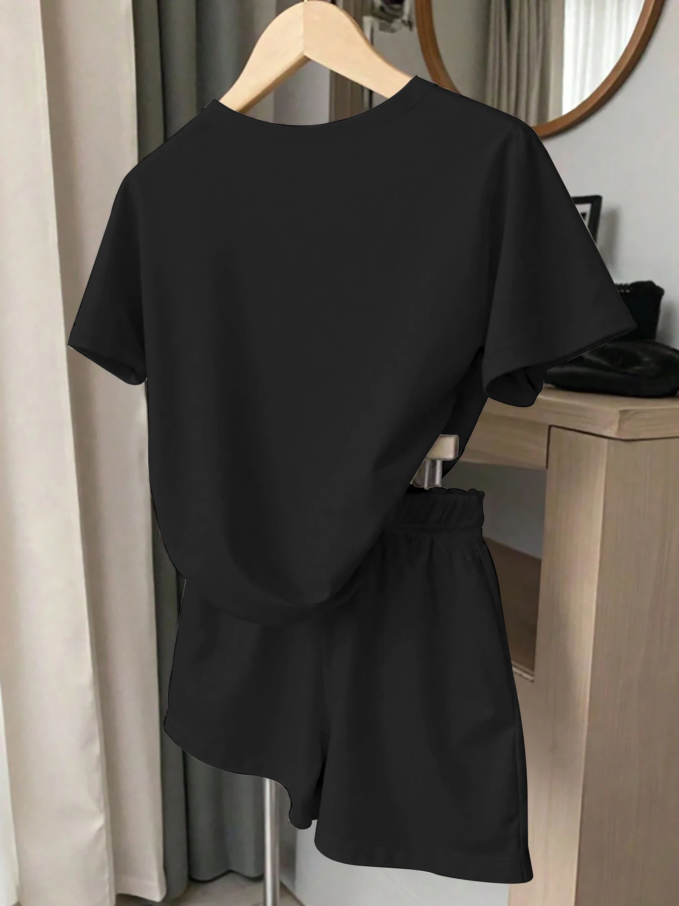 Women's Casual Outfit, a Must-Have for Trendy Looks, Summer Light Luxury Elegant Style Camellia Line Print T-Shirt and Shorts Two-Piece Set, Round Neck Drawstring Loose Fit Slimming Everyday Streetwear Set, Women's Clothing thumbnail 5