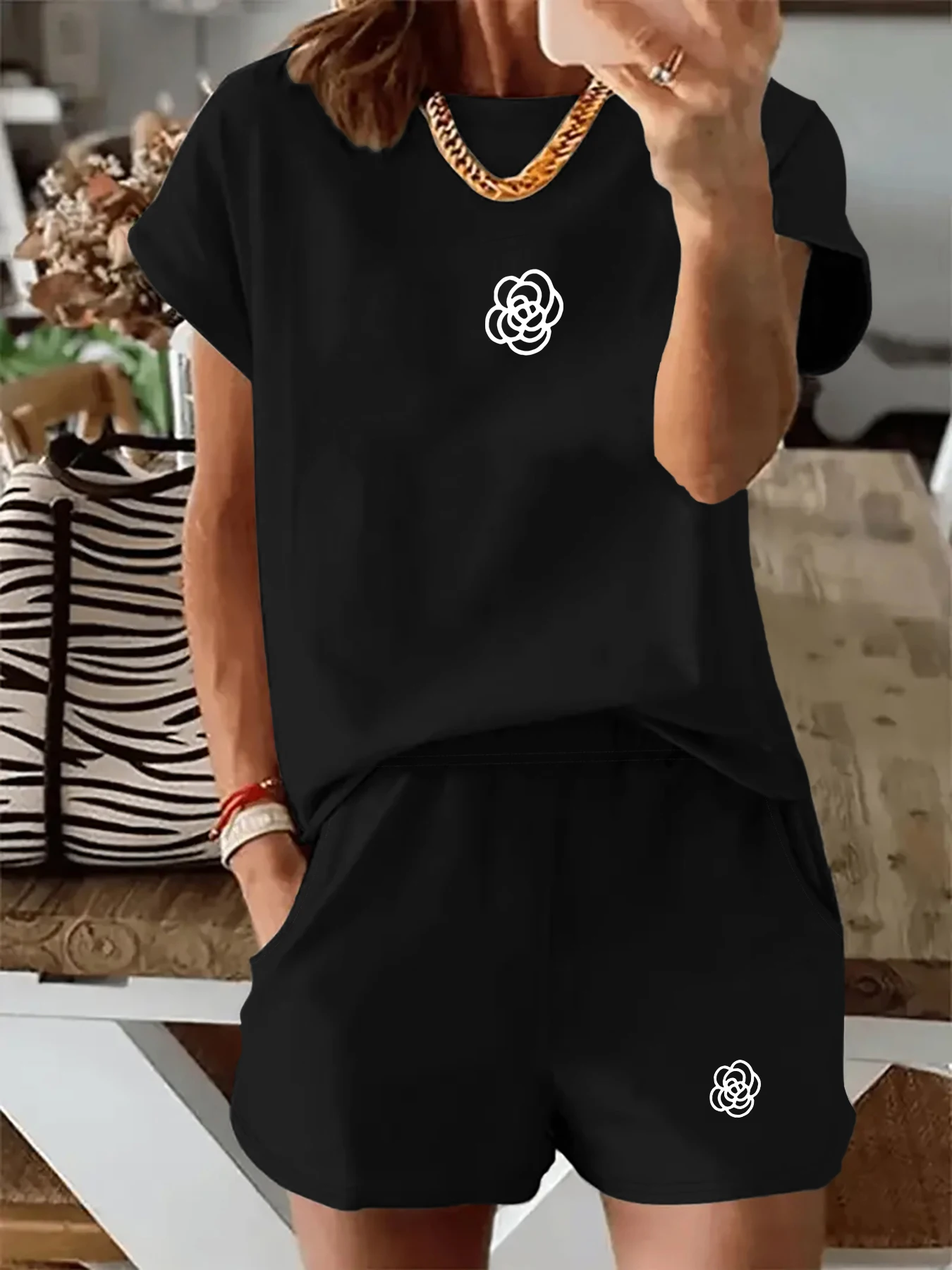 Women's Casual Outfit, a Must-Have for Trendy Looks, Summer Light Luxury Elegant Style Camellia Line Print T-Shirt and Shorts Two-Piece Set, Round Neck Drawstring Loose Fit Slimming Everyday Streetwear Set, Women's Clothing thumbnail 6