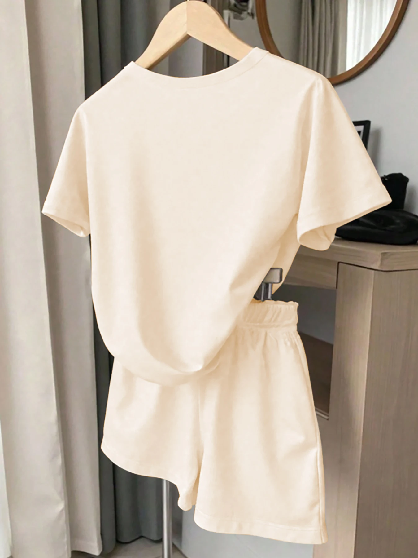 Women's Casual Outfit, a Must-Have for Trendy Looks, Summer Light Luxury Elegant Style Camellia Line Print T-Shirt and Shorts Two-Piece Set, Round Neck Drawstring Loose Fit Slimming Everyday Streetwear Set, Women's Clothing thumbnail 2