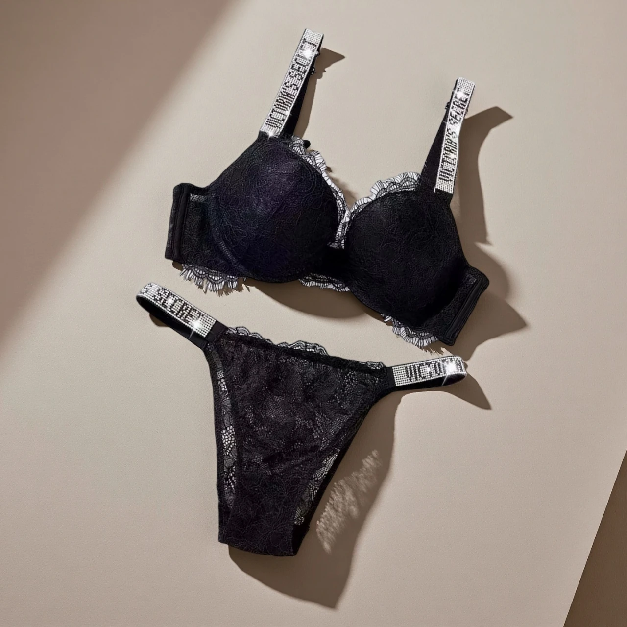 Soft V Bra and Panty Set New Classic Women's Lingerie Set Sexy Lace Trim Pattern Breathable Gathered Padded thumbnail 2