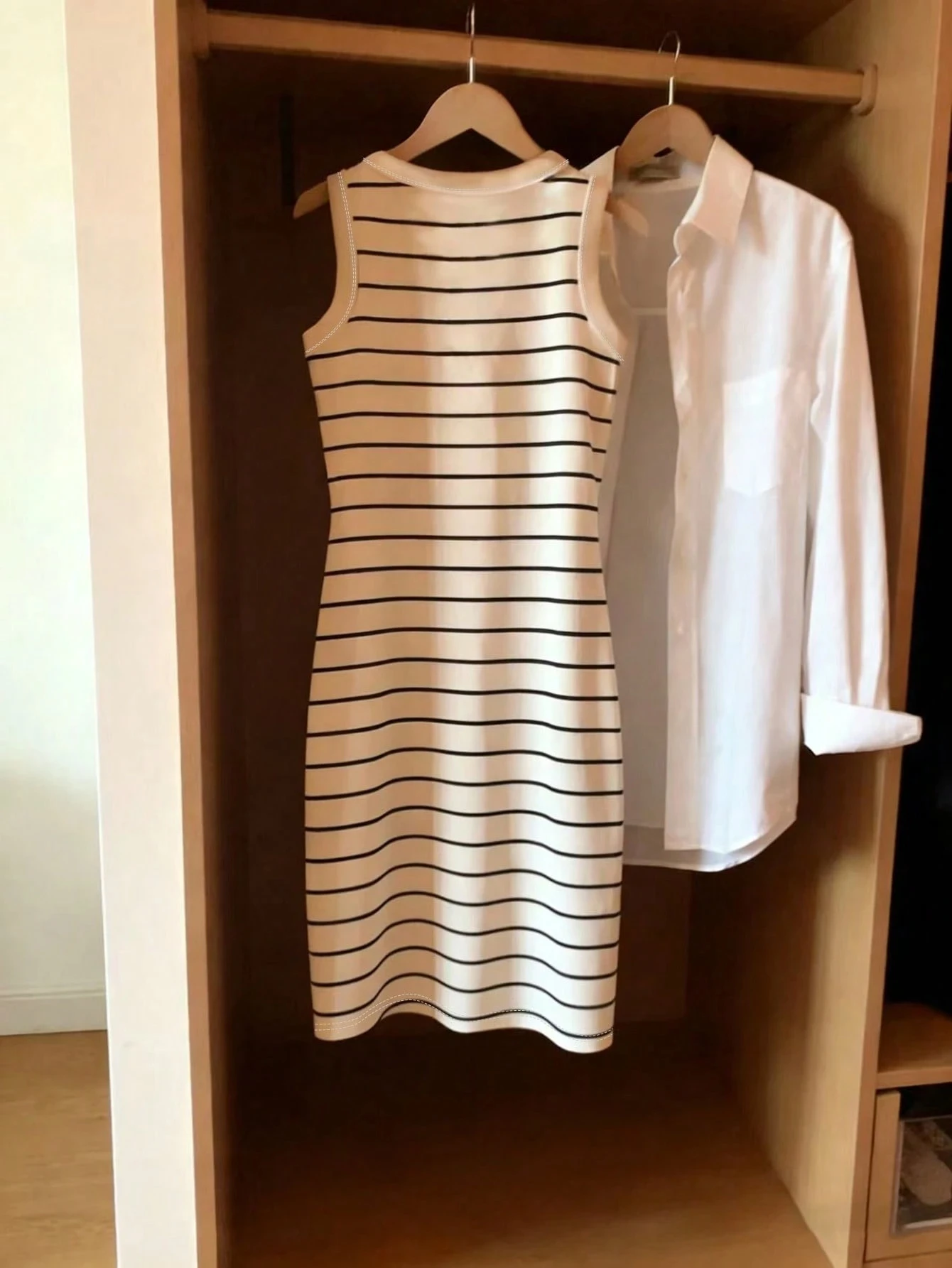 Women's Spring/Summer Casual Elegant Sleeveless Slim-Fit Round Neck Striped Print Dress thumbnail 2